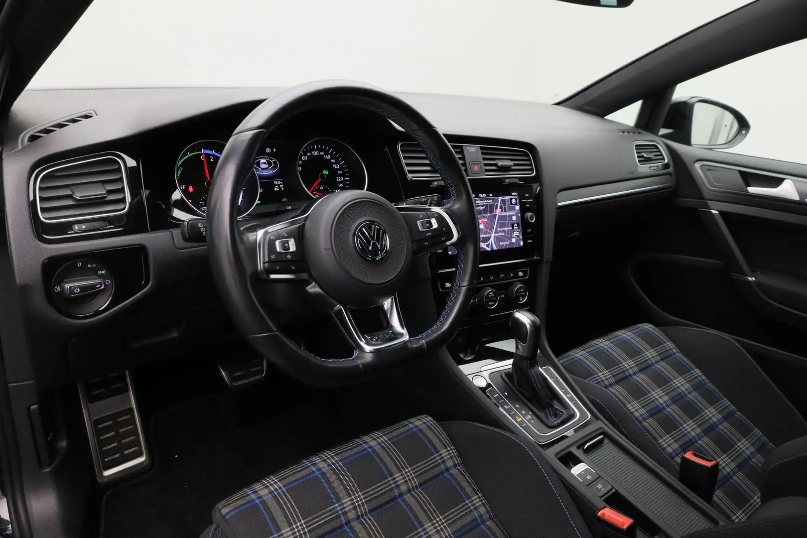 Volkswagen Golf 1.4 TSI 204 pk DSG PHEV GTE | Achteruitrijcamera | Zwart - 2