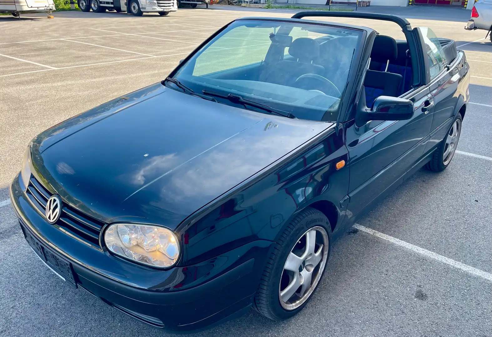Volkswagen Golf Cabriolet TREND 2,0 85 KW Schwarz - 1