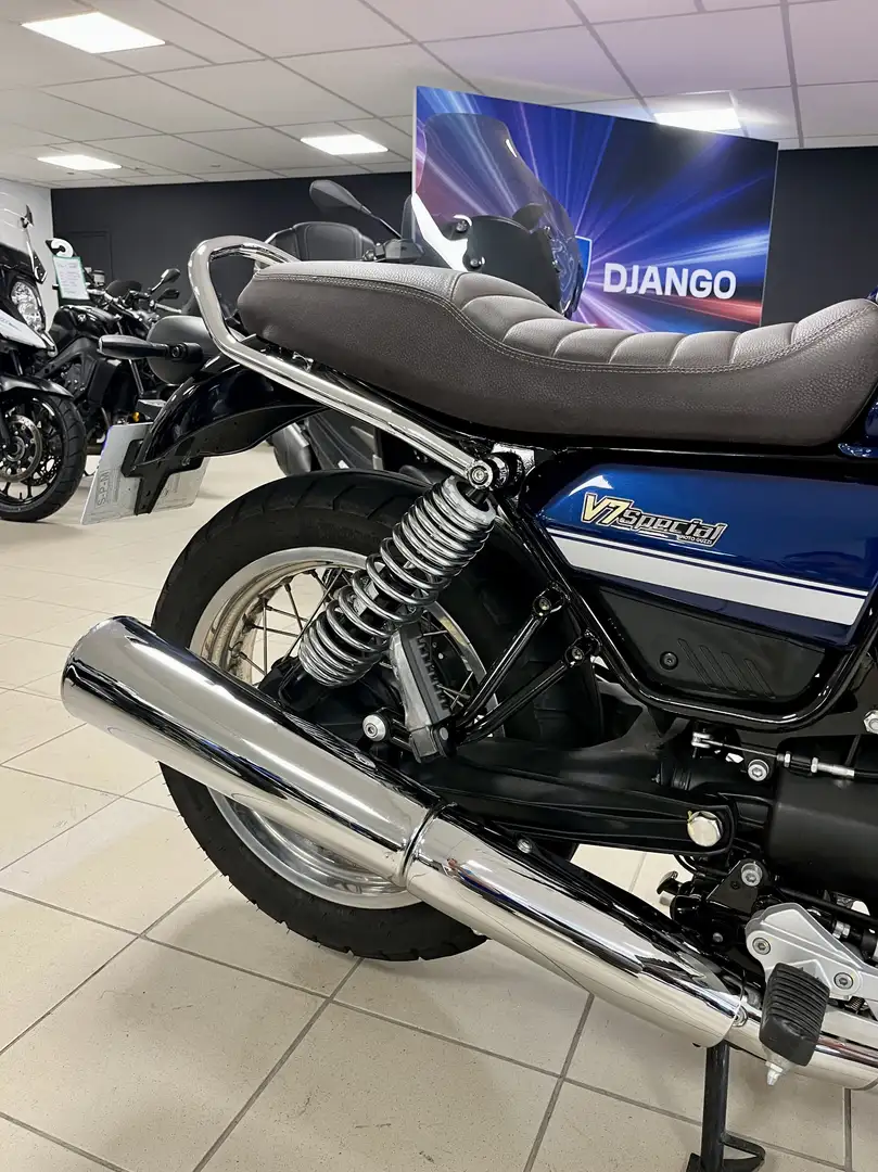 Moto Guzzi V 7 Azul - 2