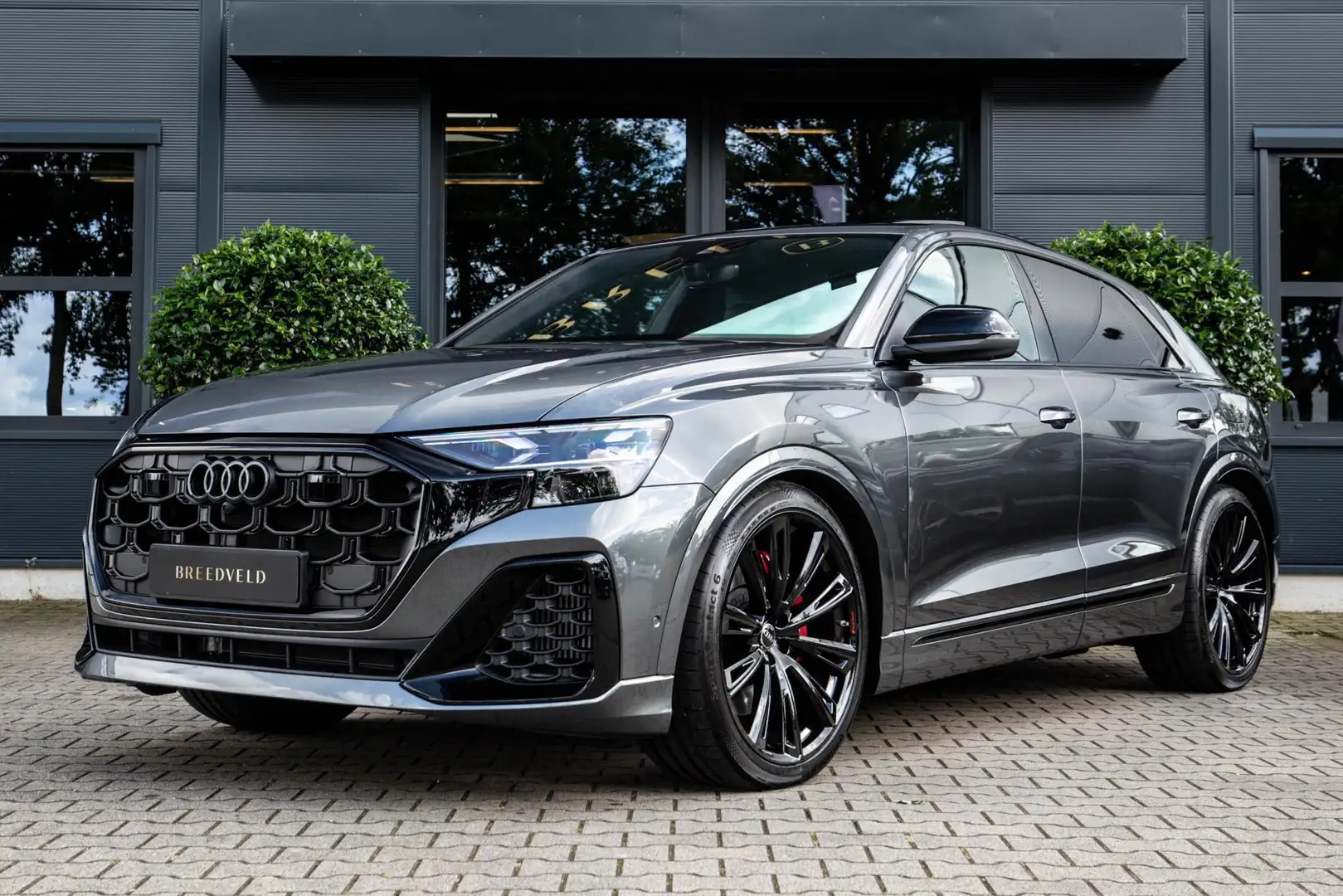 Audi Q8 60 TFSI e Competition 490pk, B&O Advanced, Full-op Grijs - 2