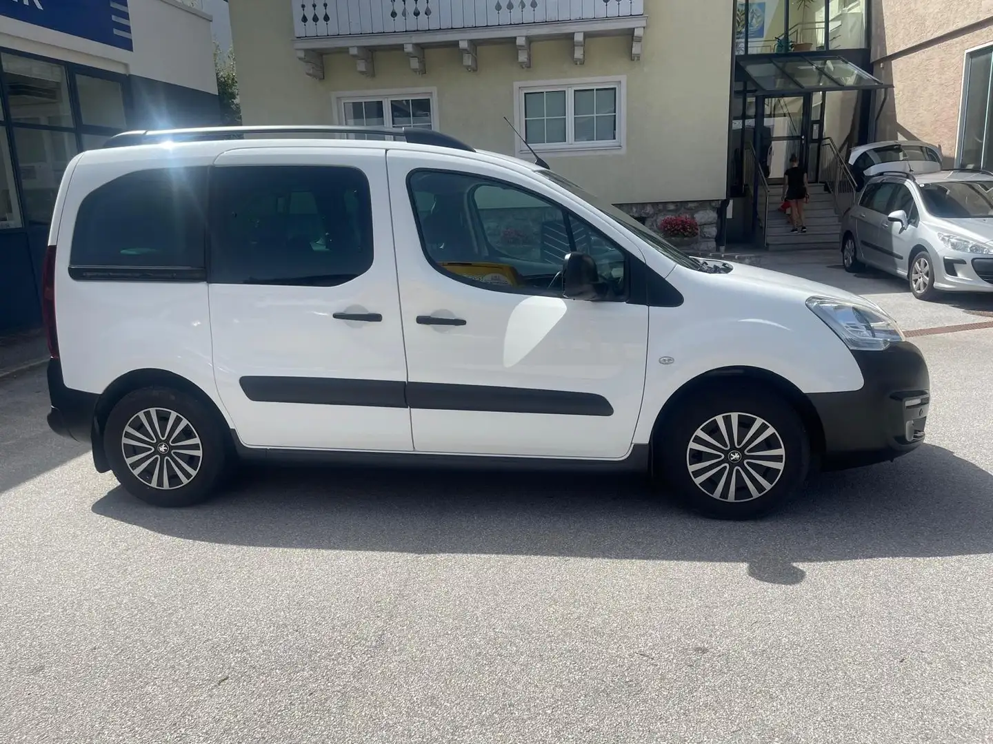 Peugeot Partner Partner Tepee Outdoor 1,2 PureTech 110 Outdoor Weiß - 2