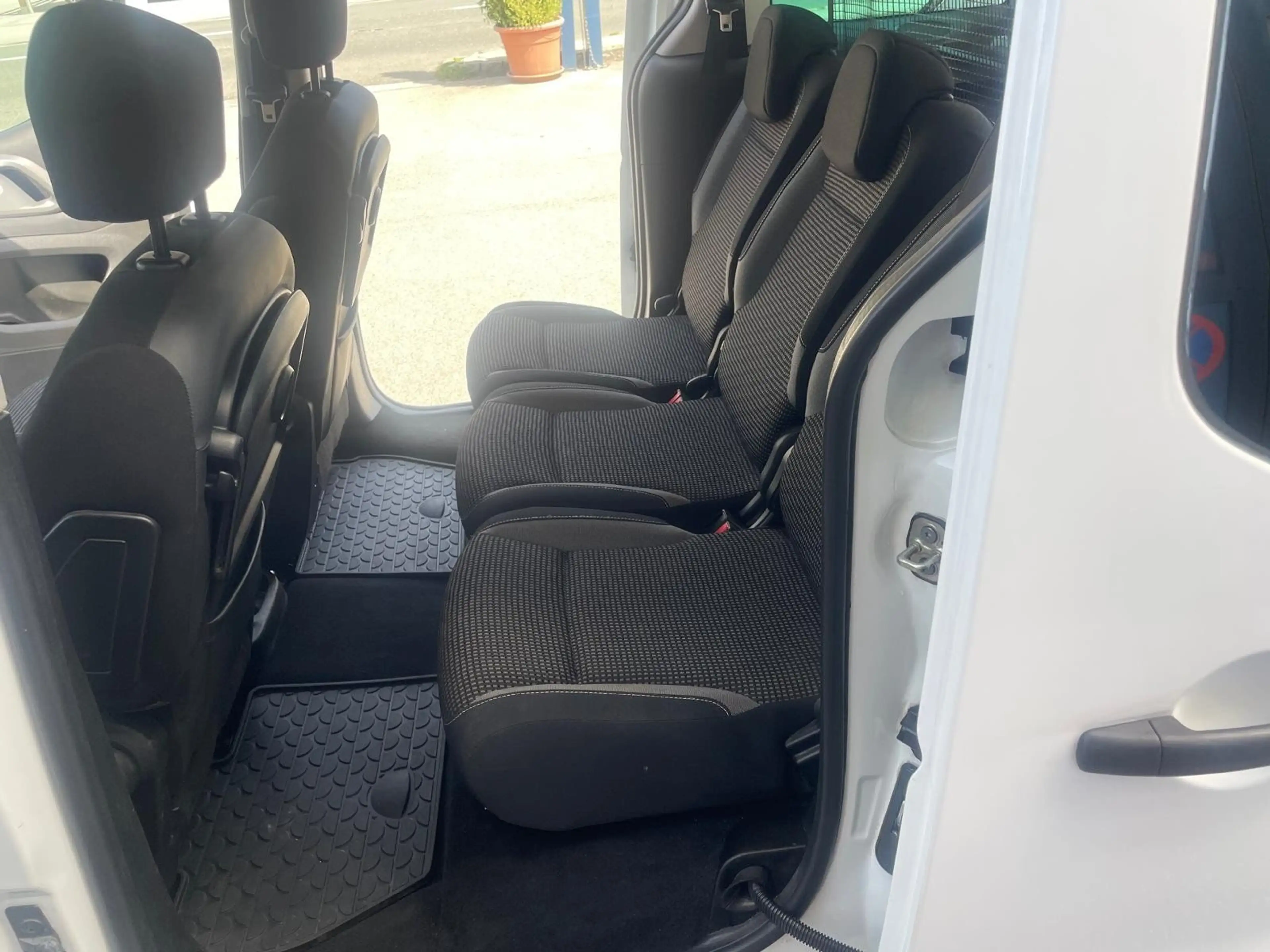 Peugeot Partner Partner Tepee Outdoor 1,2 PureTech 110 Outdoor — photo 7
