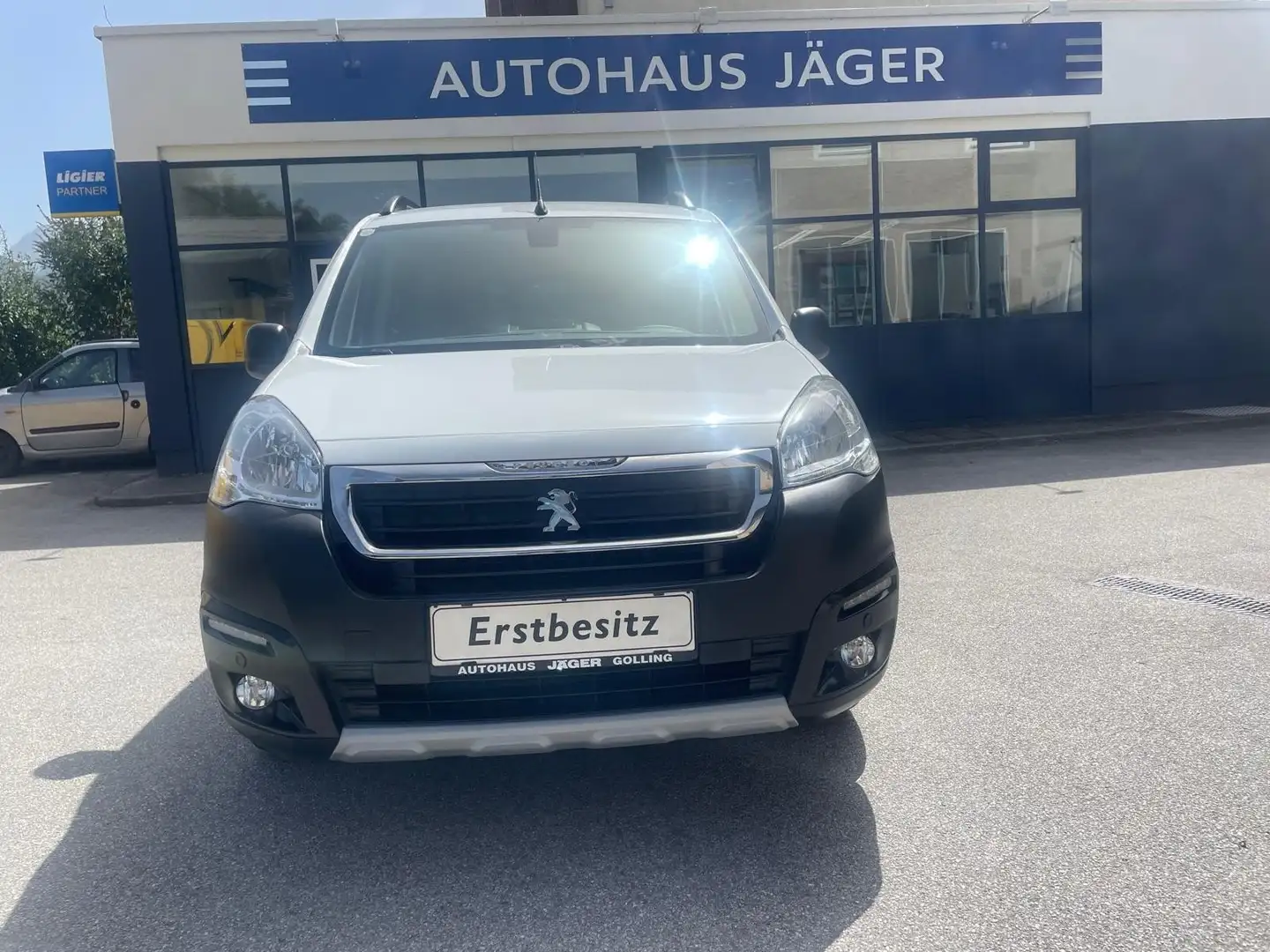 Peugeot Partner Partner Tepee Outdoor 1,2 PureTech 110 Outdoor Weiß - 1