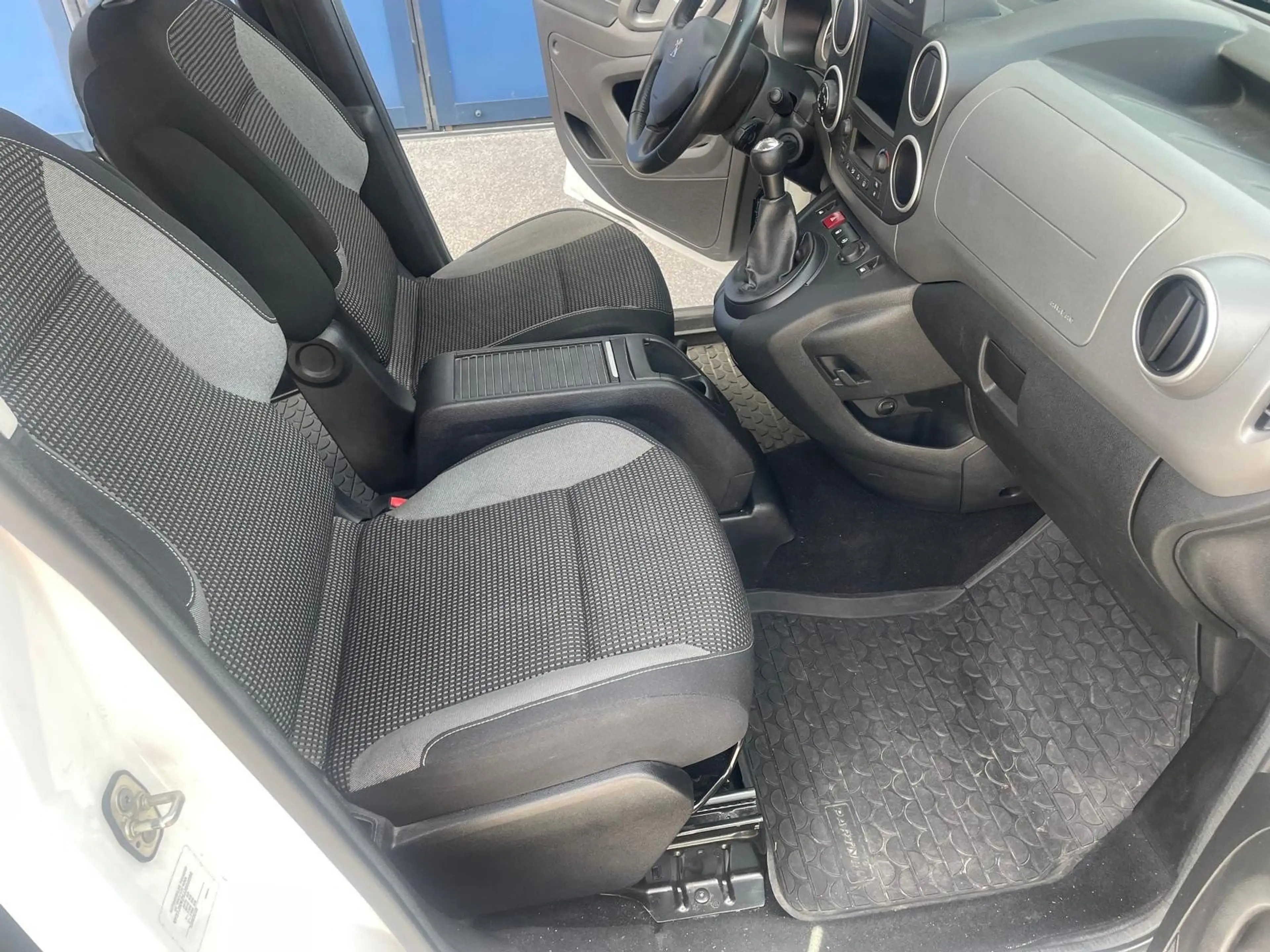 Peugeot Partner Partner Tepee Outdoor 1,2 PureTech 110 Outdoor — photo 6