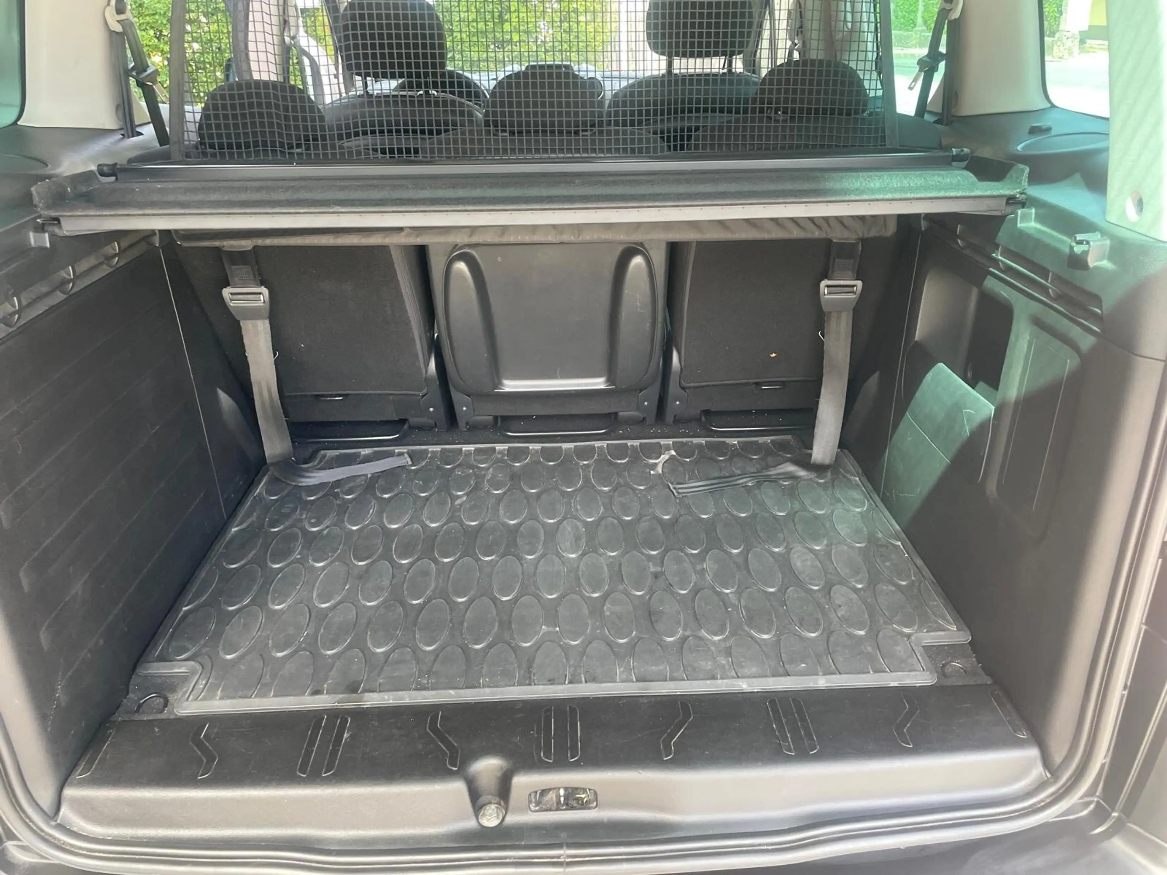 Peugeot Partner Partner Tepee Outdoor 1,2 PureTech 110 Outdoor — photo 8