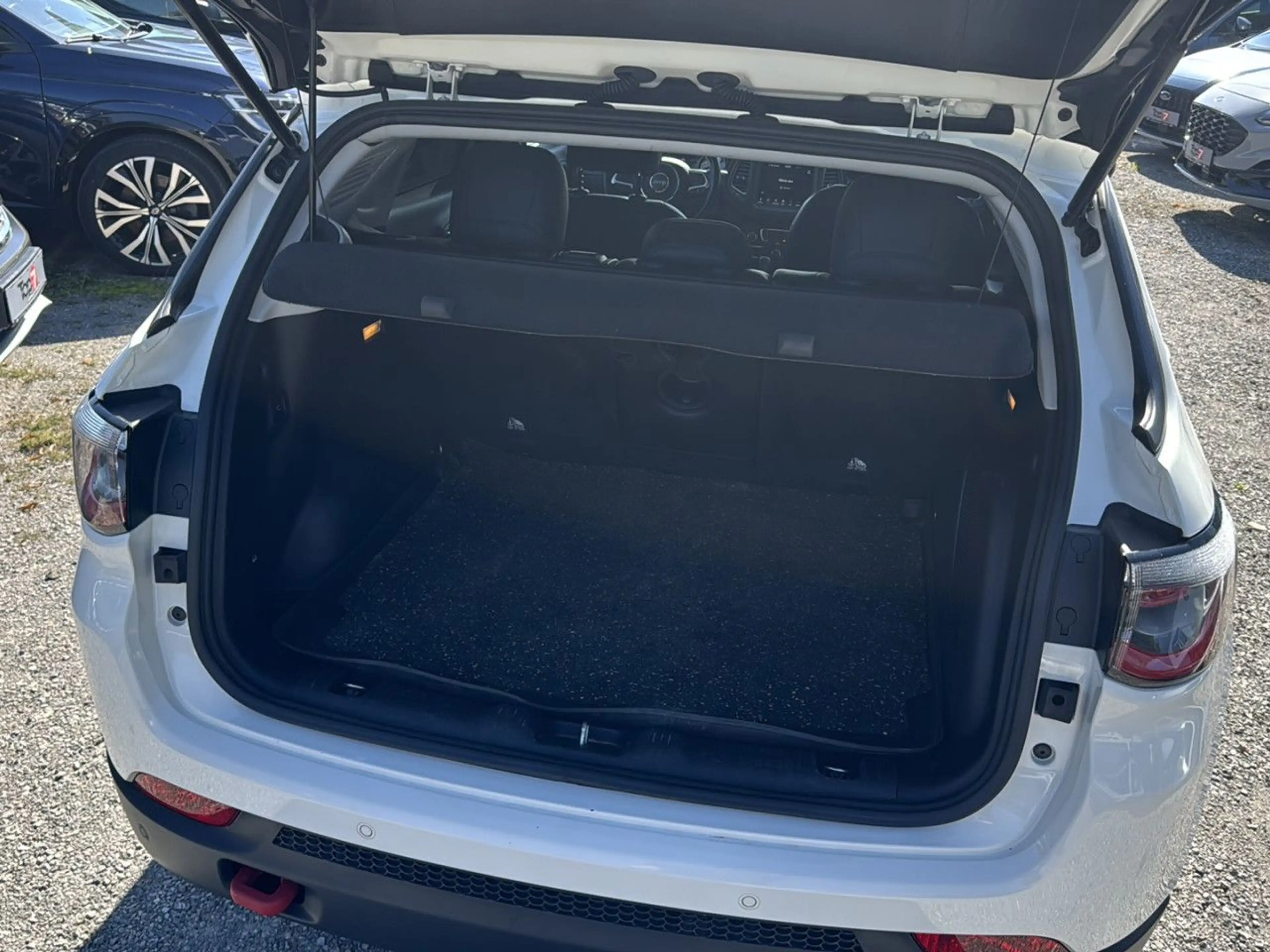 Jeep Compass Trailhawk 4WD Sportpaket Bluetooth Navi — photo 18