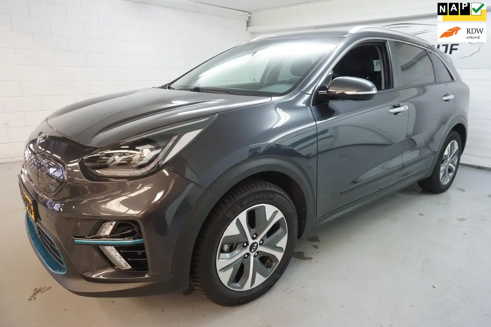 Kia e-Niro ExecutiveLine 64 kWh 1E Eigenaar /JBL /CAMERA €148 Grijs - 1