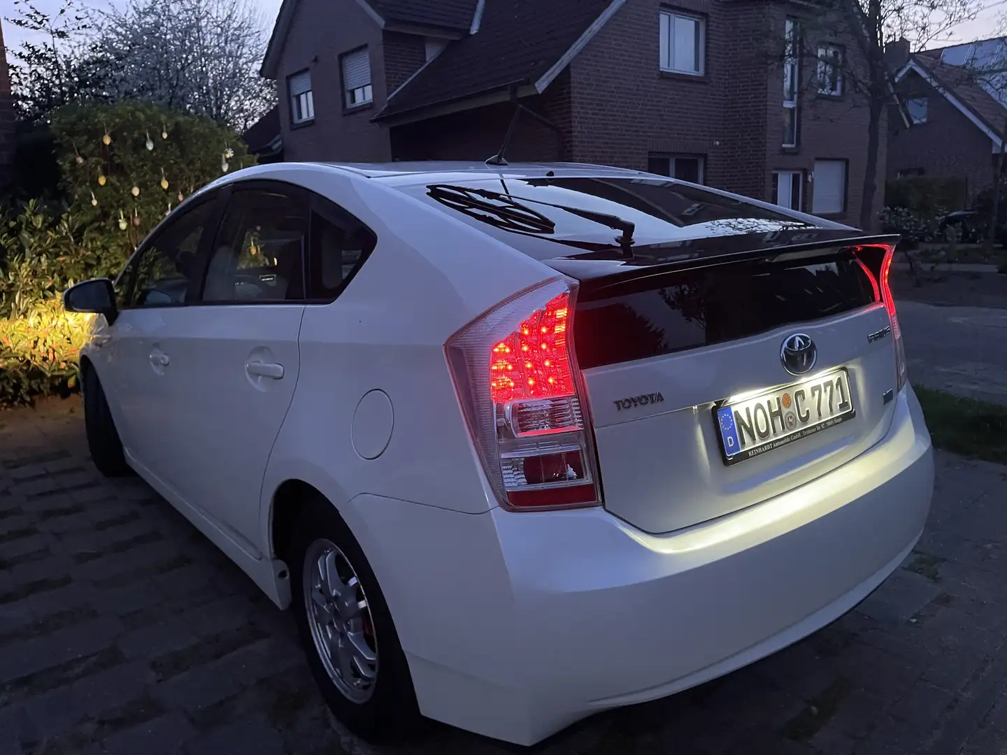 Toyota Prius (Hybrid) - 1