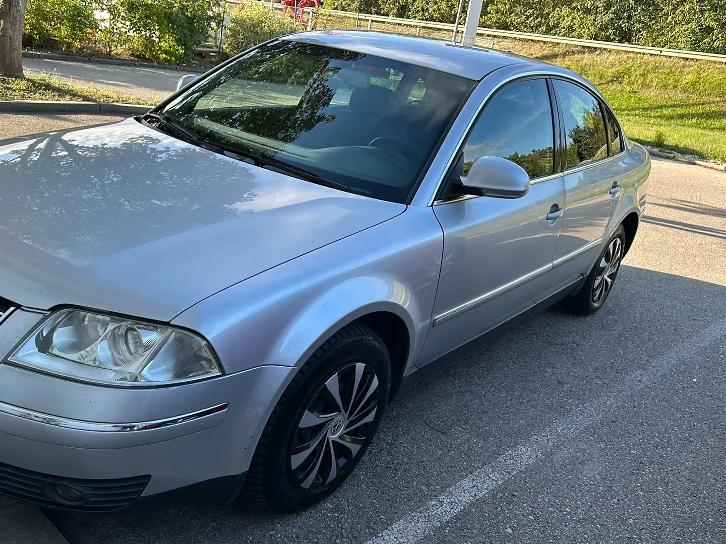 Volkswagen Passat 1.9 TDI Comfortline Grau - 1