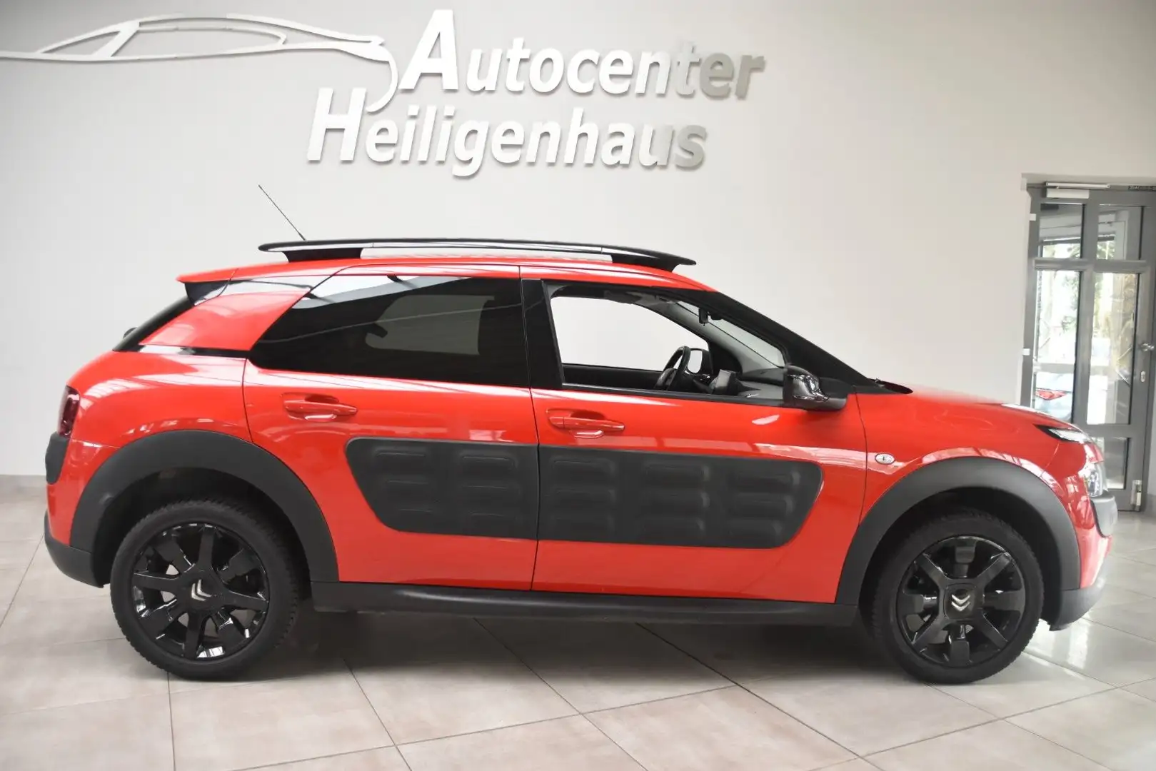Citroen C4 Cactus C4 1.2 VTi Cactus Shine Navi Tempo Sitzheiz PDC Rot - 2