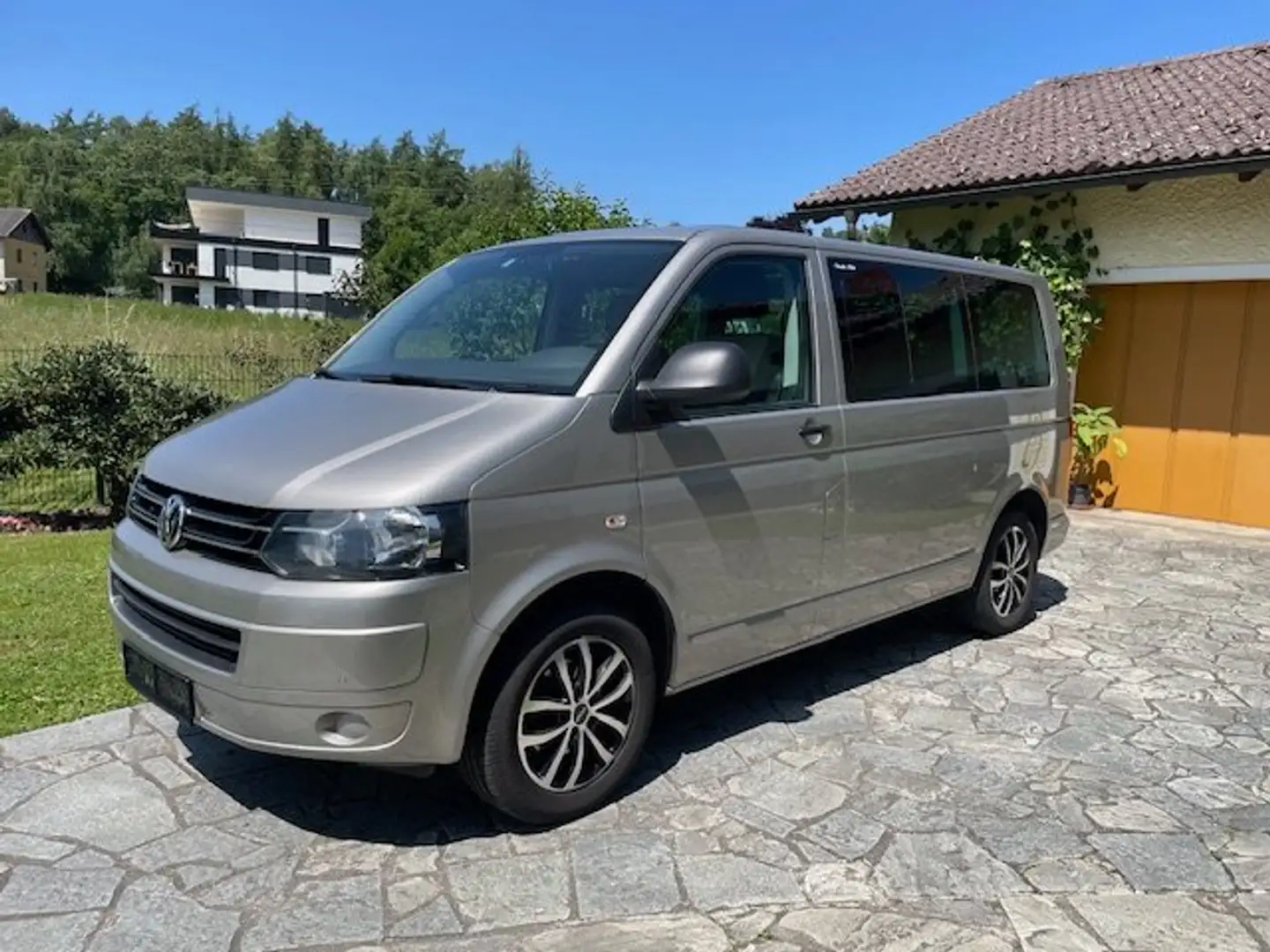 Volkswagen T5 Multivan Multivan Startline 2,0 BMTTDI D-PF Startline Oro - 1