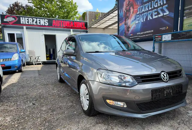 Volkswagen Polo view 3