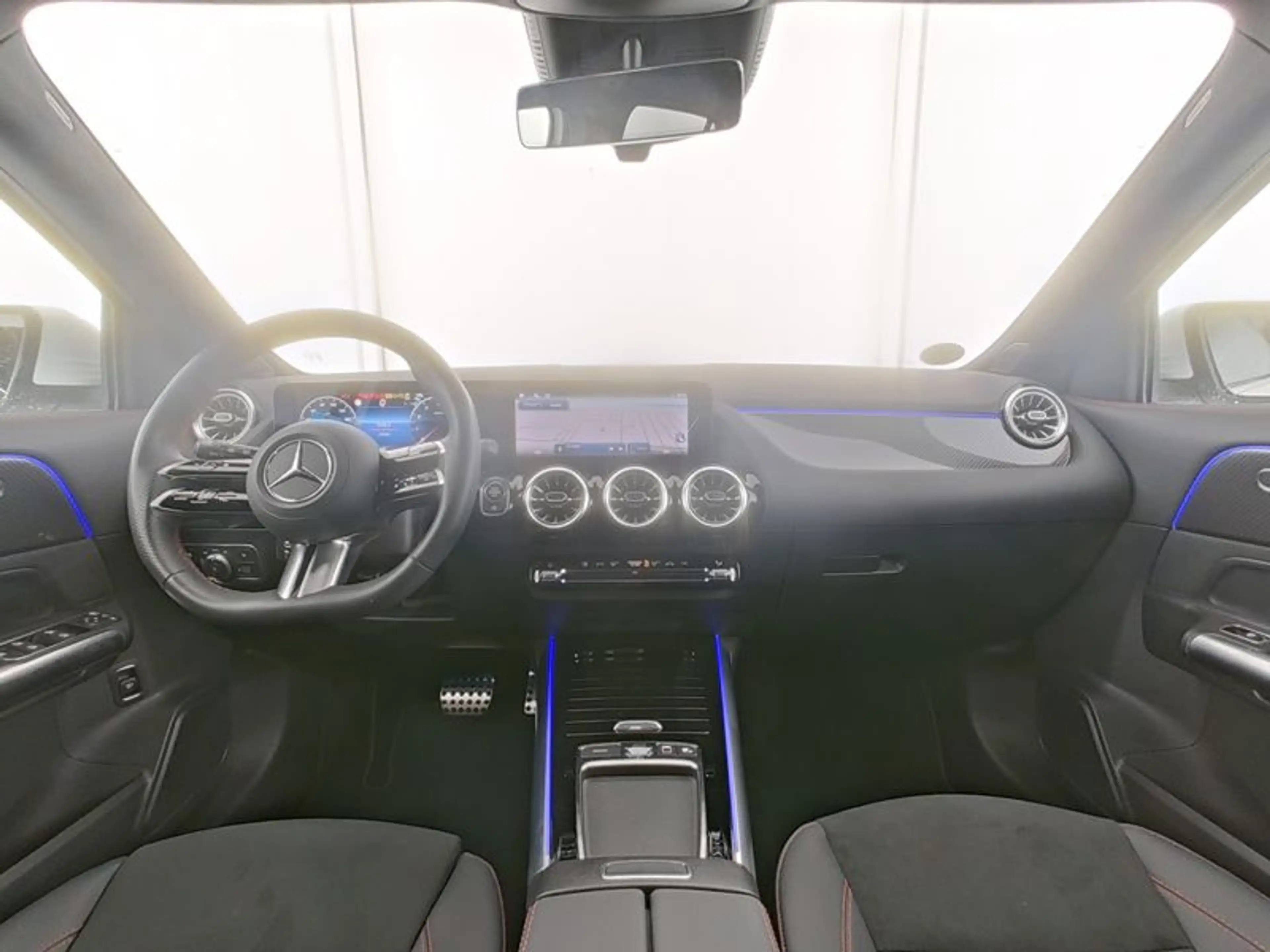 Mercedes-Benz GLA 200 , AMG DISTR KAMERA SPUR PDC SHZ — photo 9