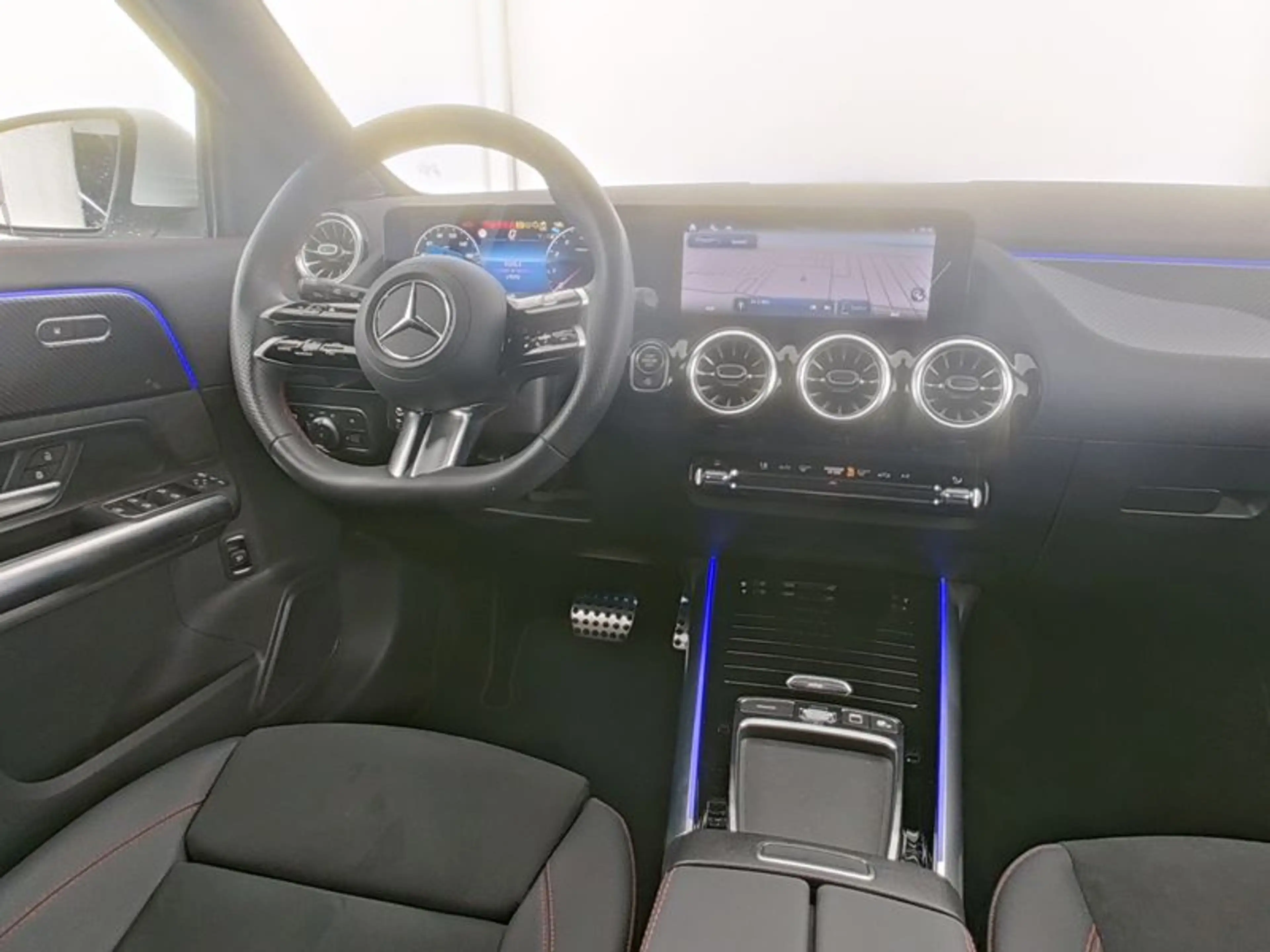 Mercedes-Benz GLA 200 , AMG DISTR KAMERA SPUR PDC SHZ — photo 8
