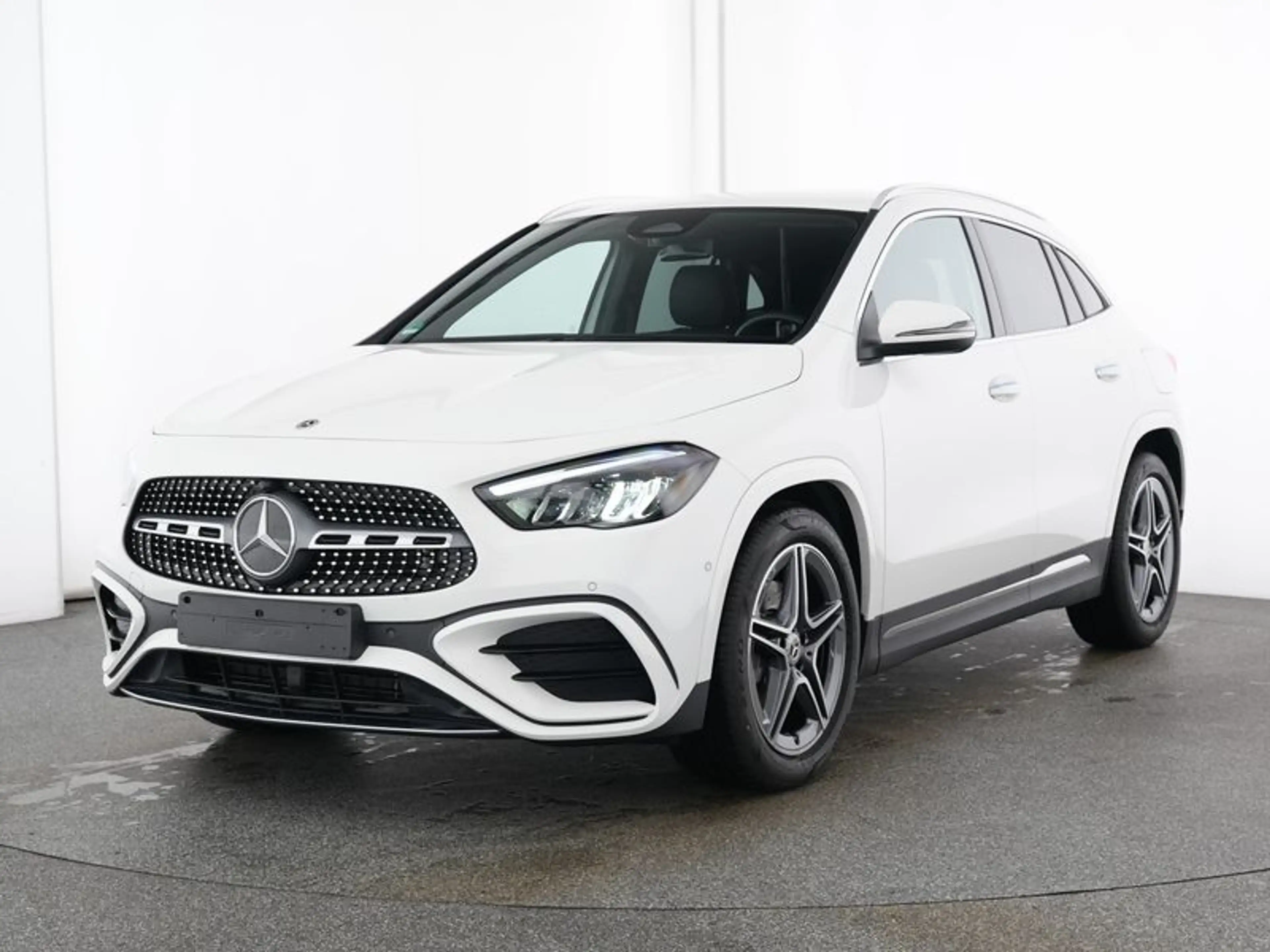 Mercedes-Benz GLA 200 , AMG DISTR KAMERA SPUR PDC SHZ — photo 2