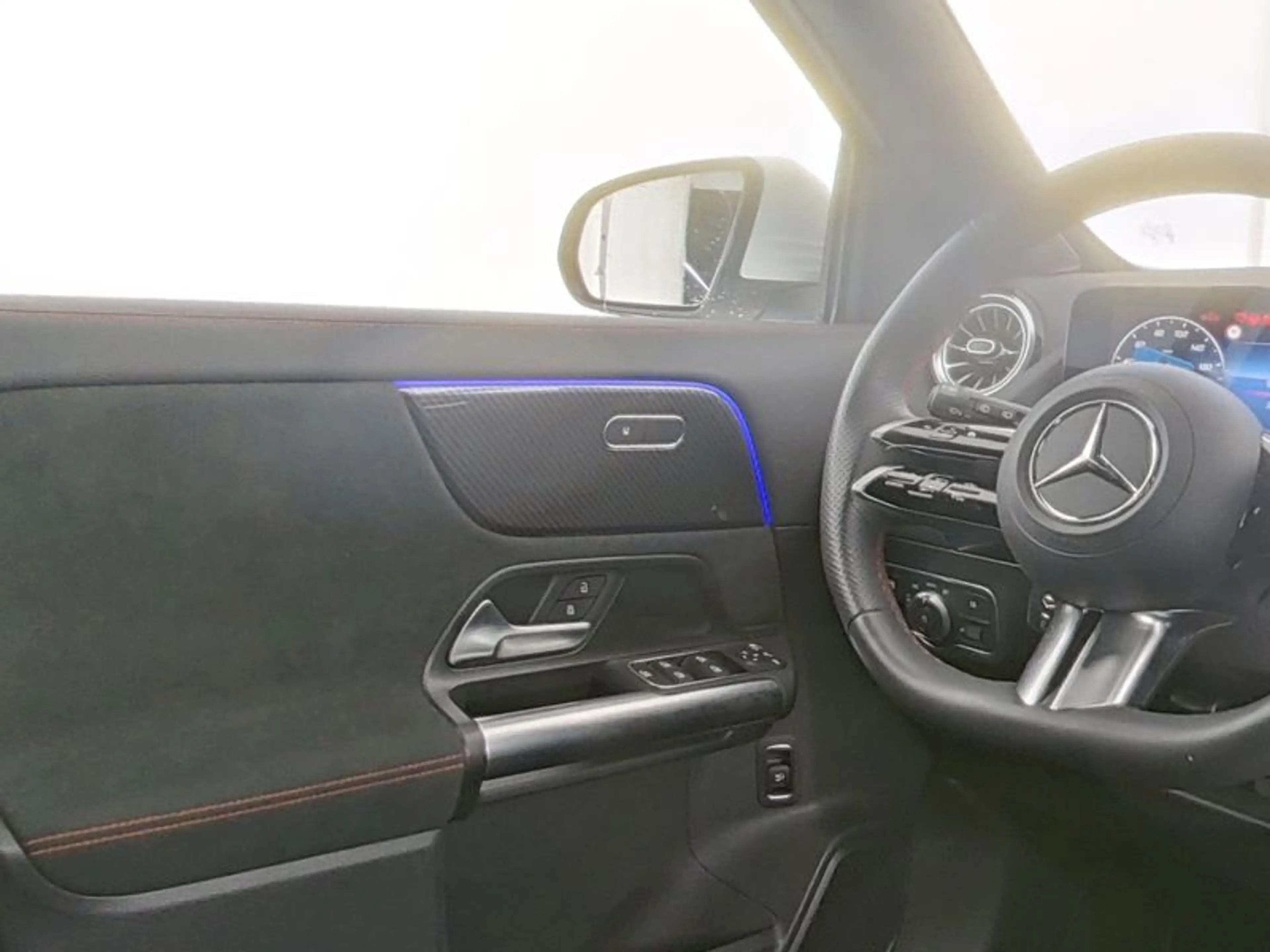 Mercedes-Benz GLA 200 , AMG DISTR KAMERA SPUR PDC SHZ — photo 11