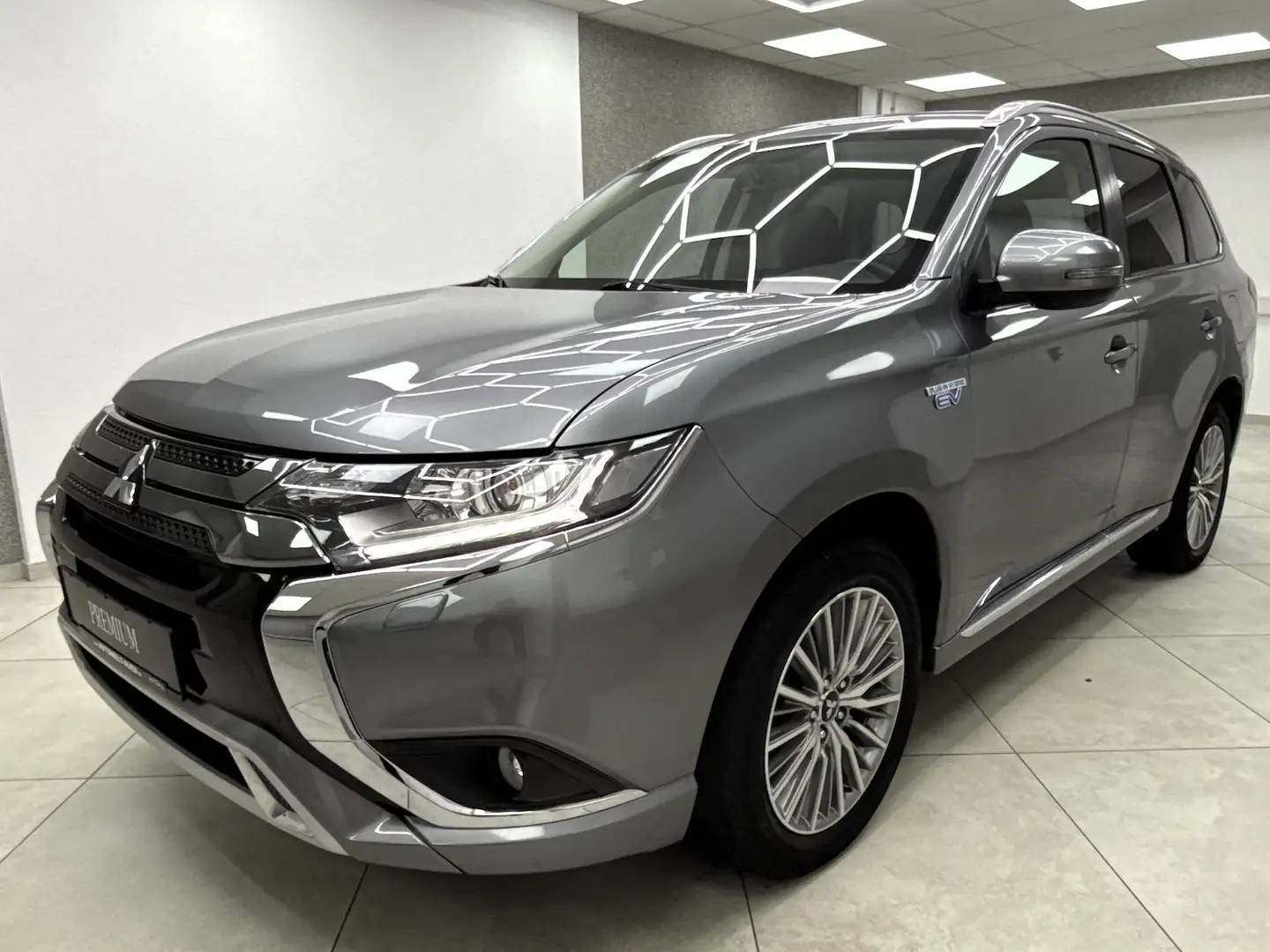 Mitsubishi Outlander S-AWC Spirit PHEV Navi Rcam Apple AHK DAB Grau - 2