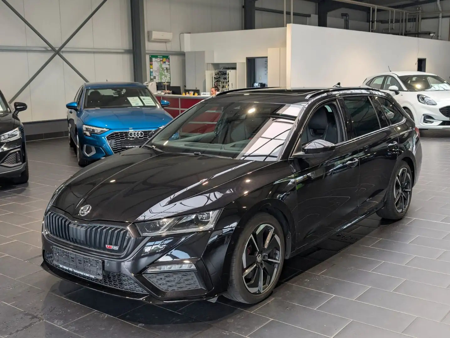 Skoda Octavia Combi 2.0 TDI DSG 4x4 RS 8-fach AHK PDC Schwarz - 1