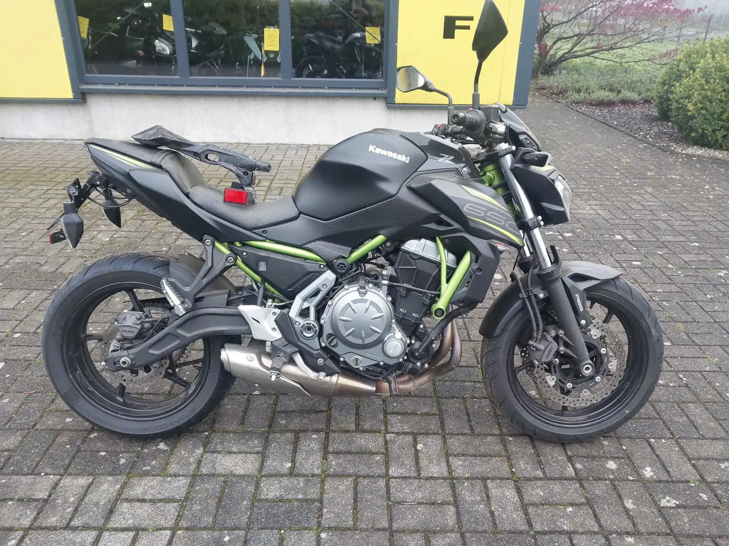 Kawasaki Z 650 Fekete - 1