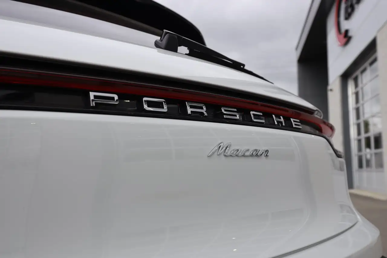 Porsche Macan photo Porsche Macan