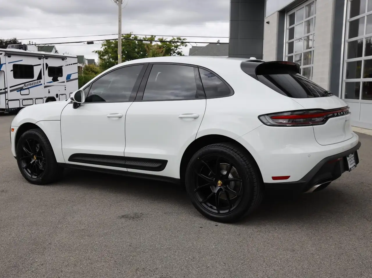 Porsche Macan photo Porsche Macan