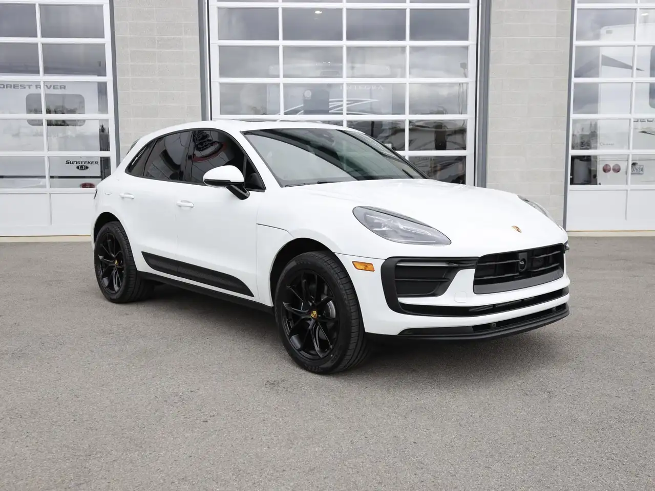 Porsche Macan photo Porsche Macan