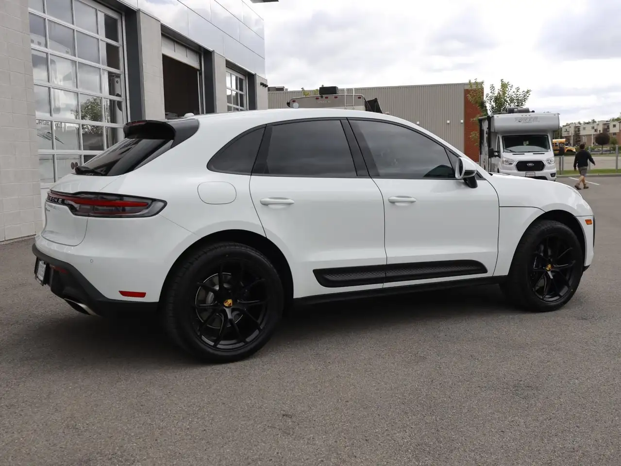 Porsche Macan photo Porsche Macan