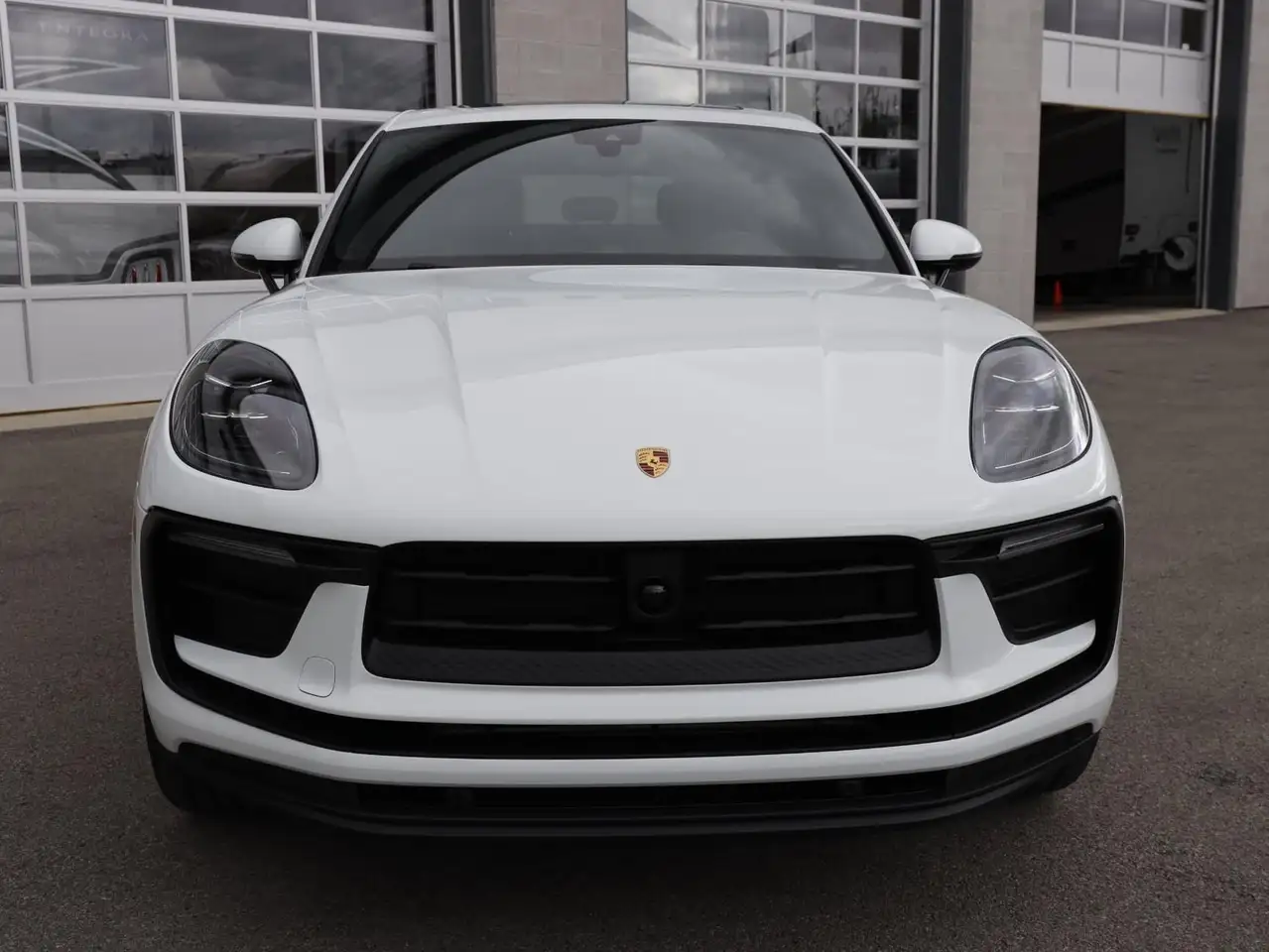 Porsche Macan photo Porsche Macan