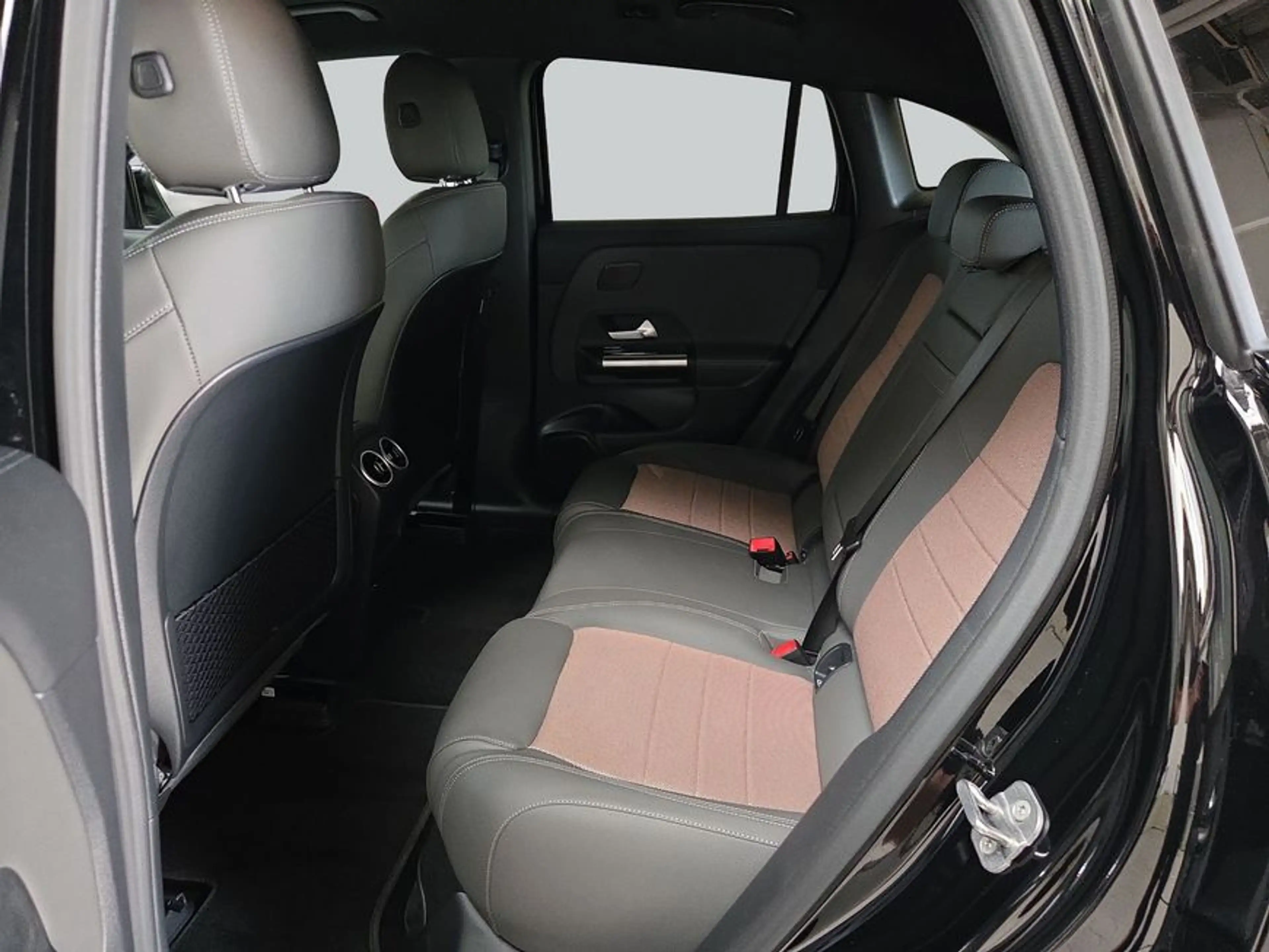 Mercedes-Benz EQA 250 EQA — photo 12