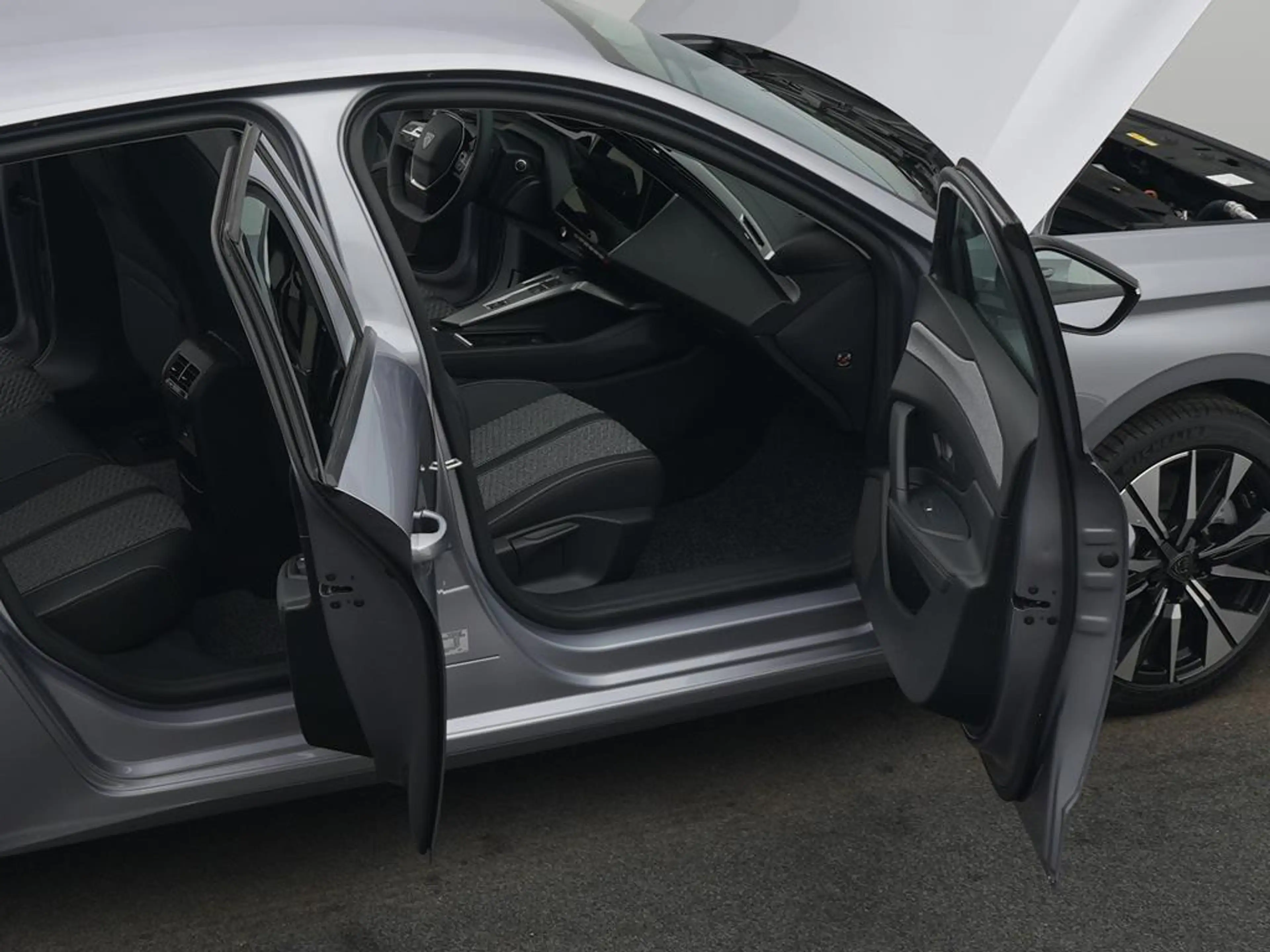 Peugeot 308 SW ALLURE DIESEL 130 EAT8 — photo 11