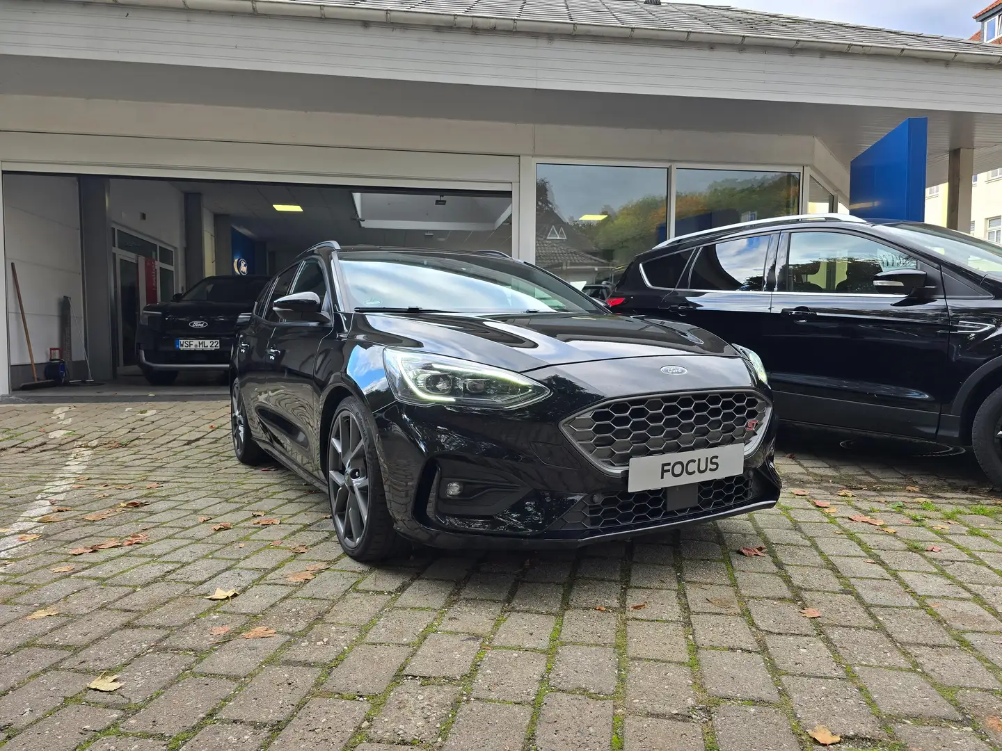 Ford Focus Focus ST Turnier 2.3 8-Fach/Milltek/Ambilight Schwarz - 1