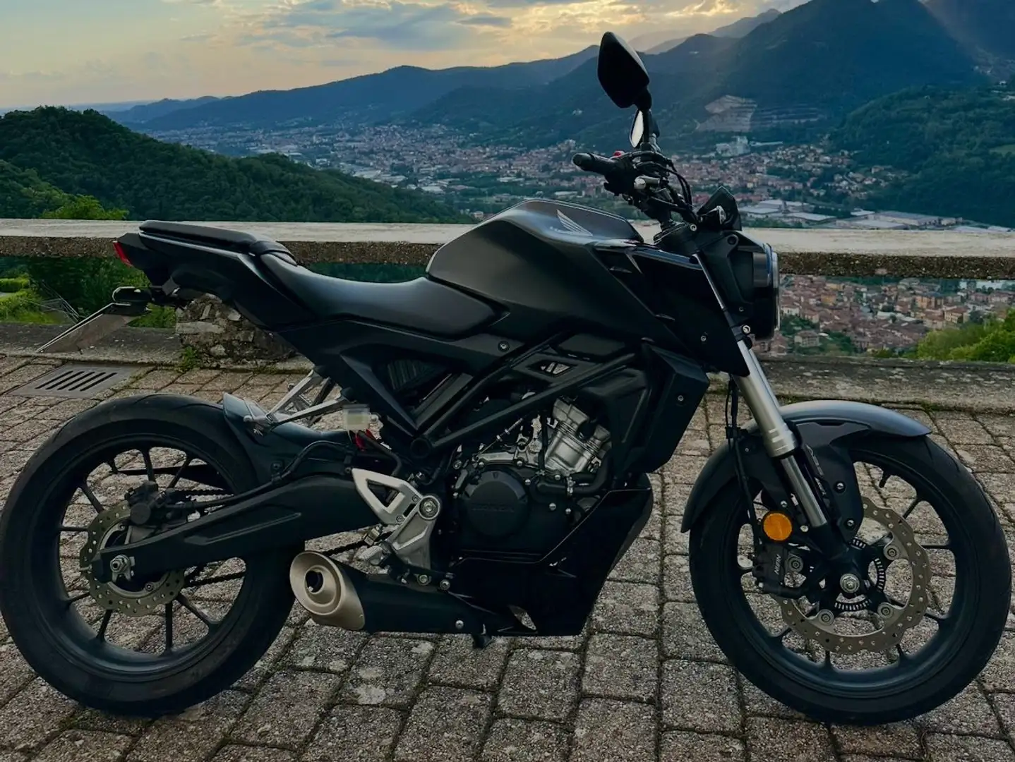 Honda CB 125 R Noir - 1