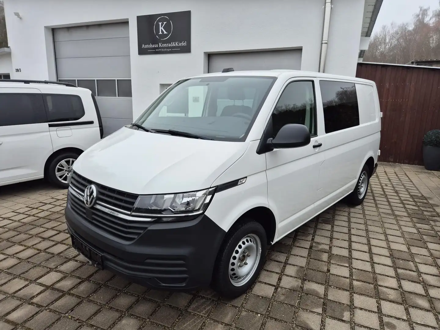 Volkswagen T6 Kombi T6 .1 Kombi Transporter DSG/AHK/NAVI/App-Connect Weiß - 1