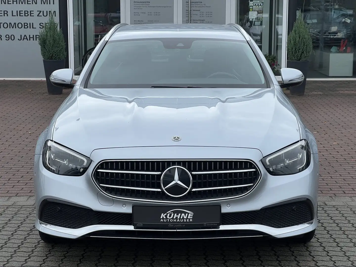 Mercedes-Benz E 200 T Avantgarde+MBUX+Kamera+Totwinkel Silber - 2