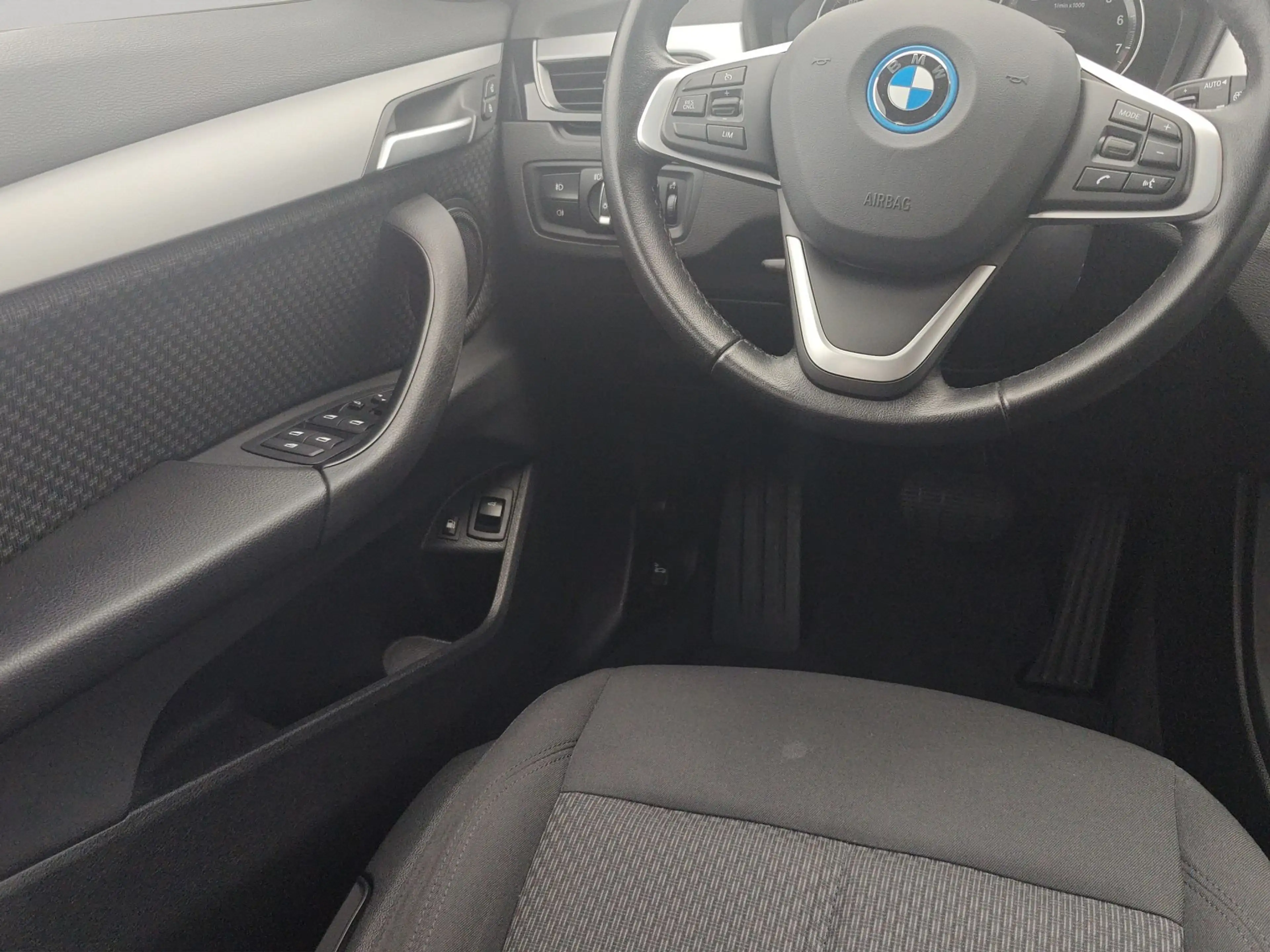 BMW X1 xDrive25e AUT *Camera/Heaud-up Display* — photo 12