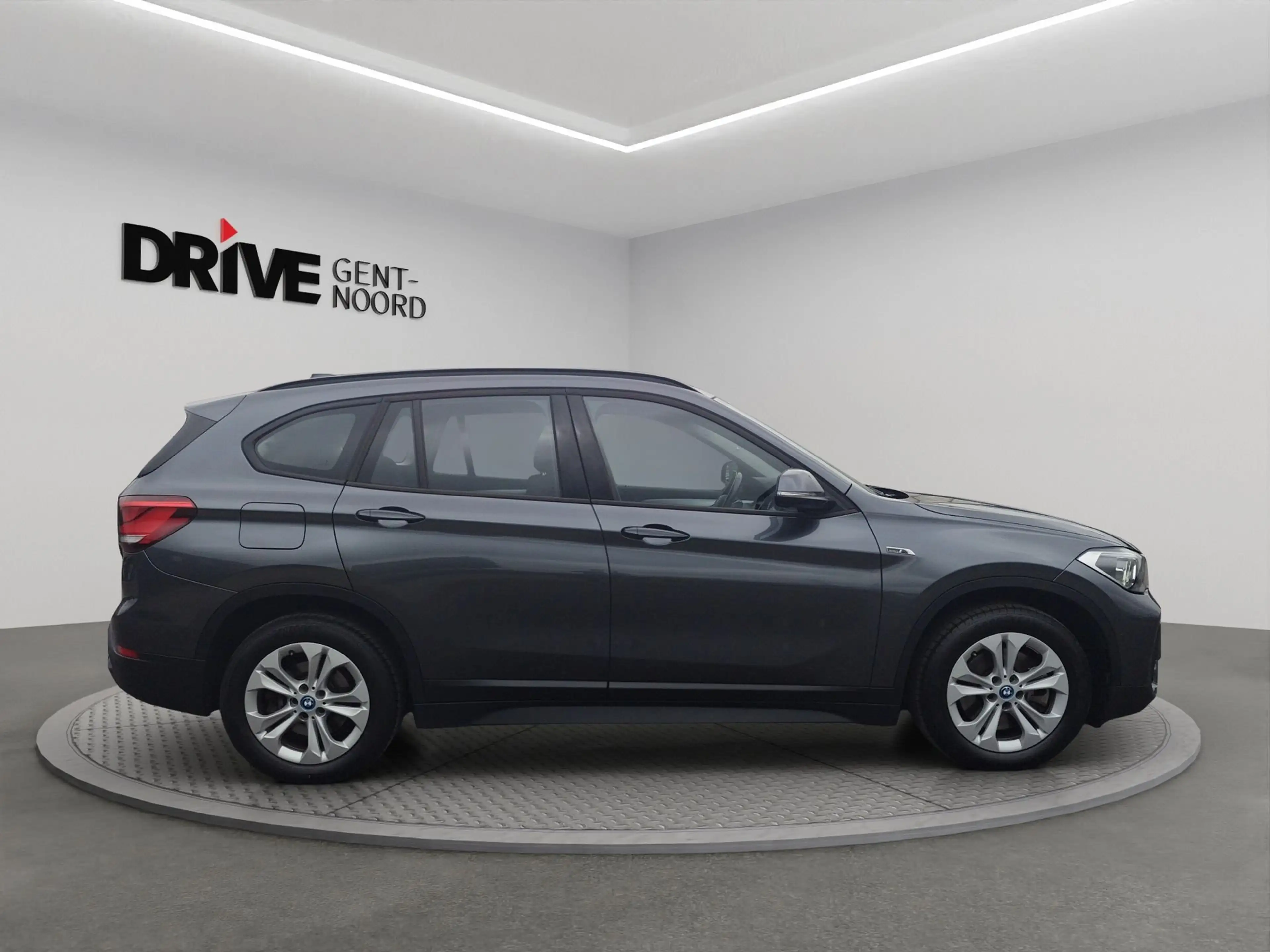 BMW X1 xDrive25e AUT *Camera/Heaud-up Display* — photo 6