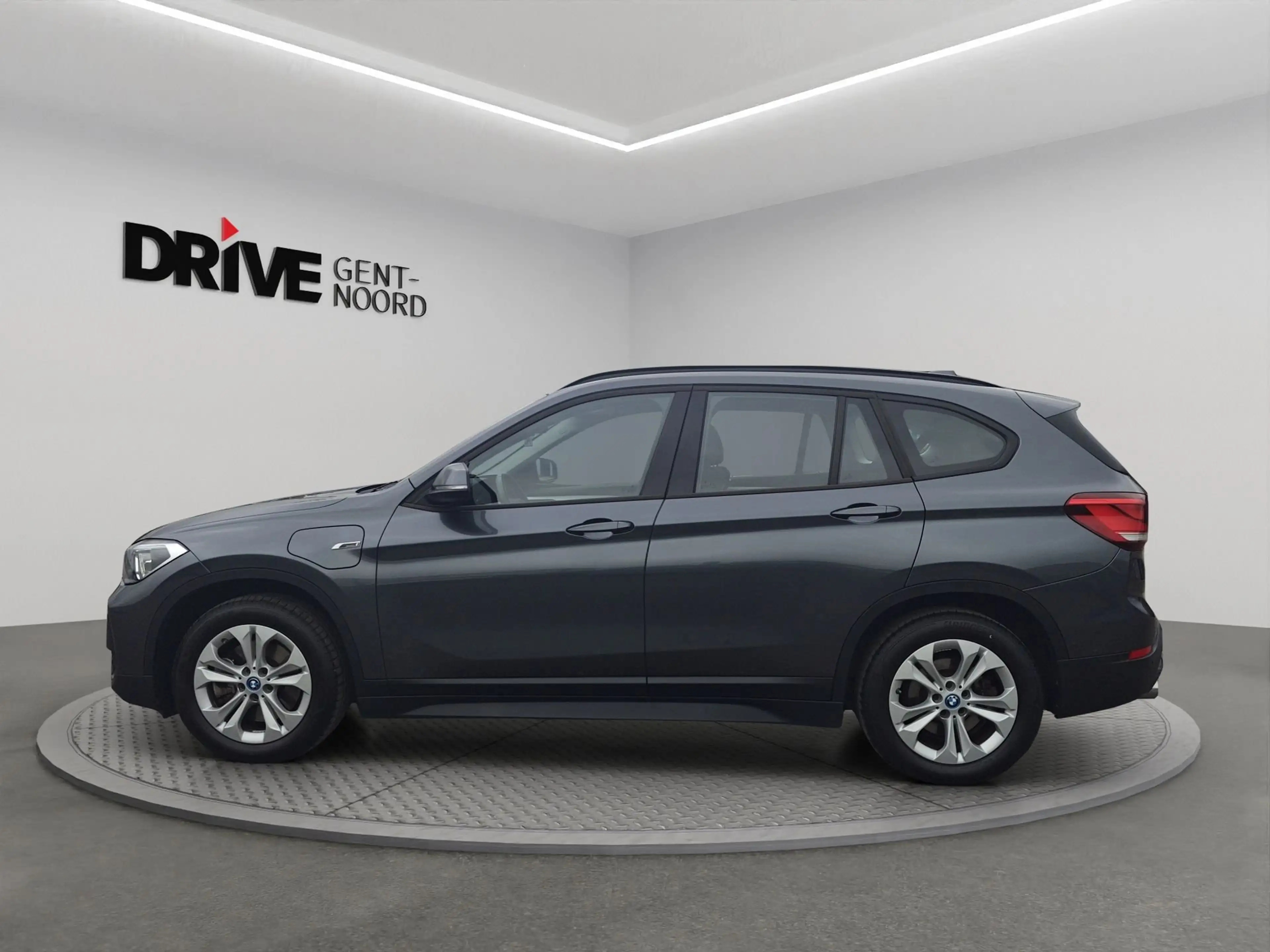 BMW X1 xDrive25e AUT *Camera/Heaud-up Display* — photo 2