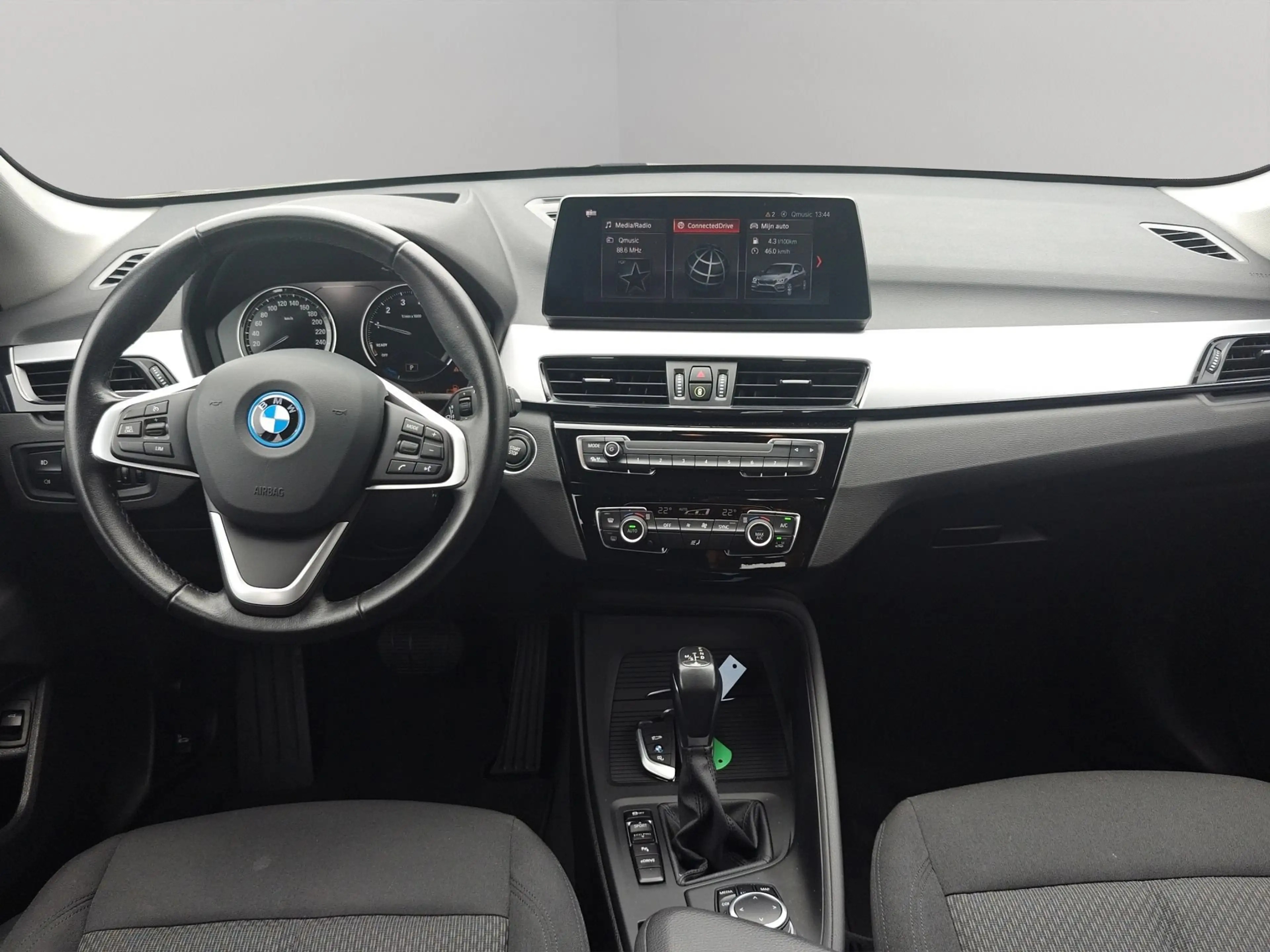 BMW X1 xDrive25e AUT *Camera/Heaud-up Display* — photo 14
