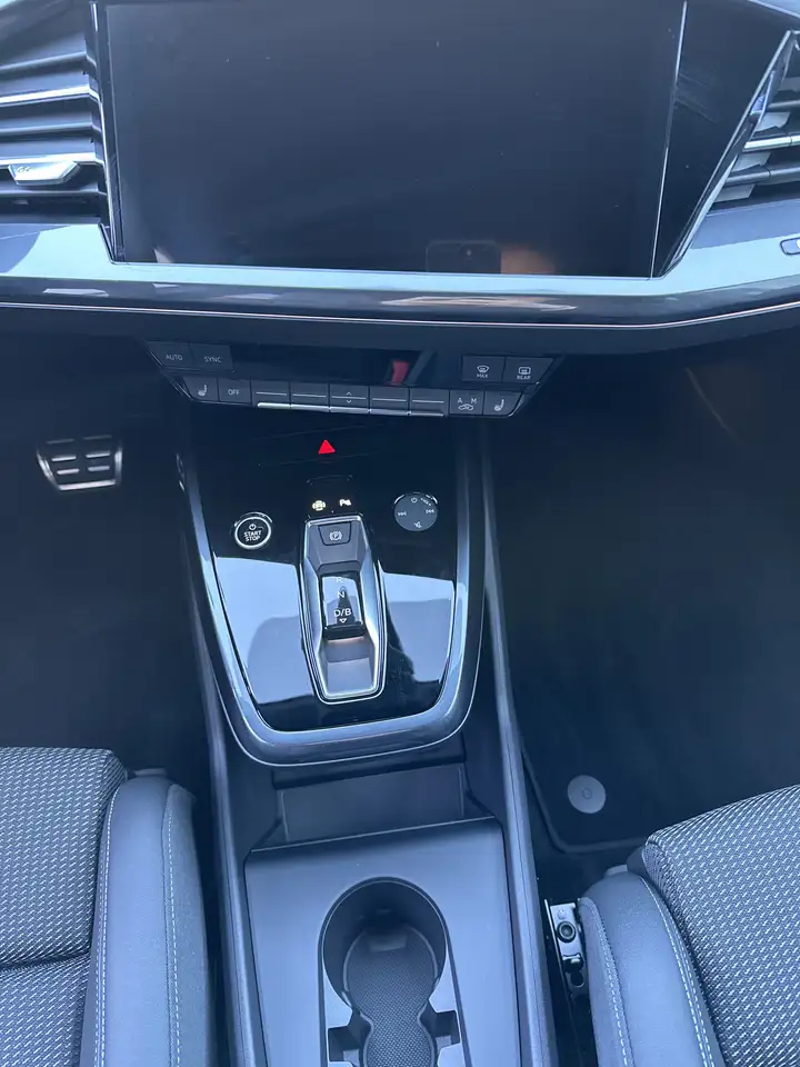 Audi Q4 e-tron 35 S-Line Black NAV+LED+20ZO+V-COCKPIT 12