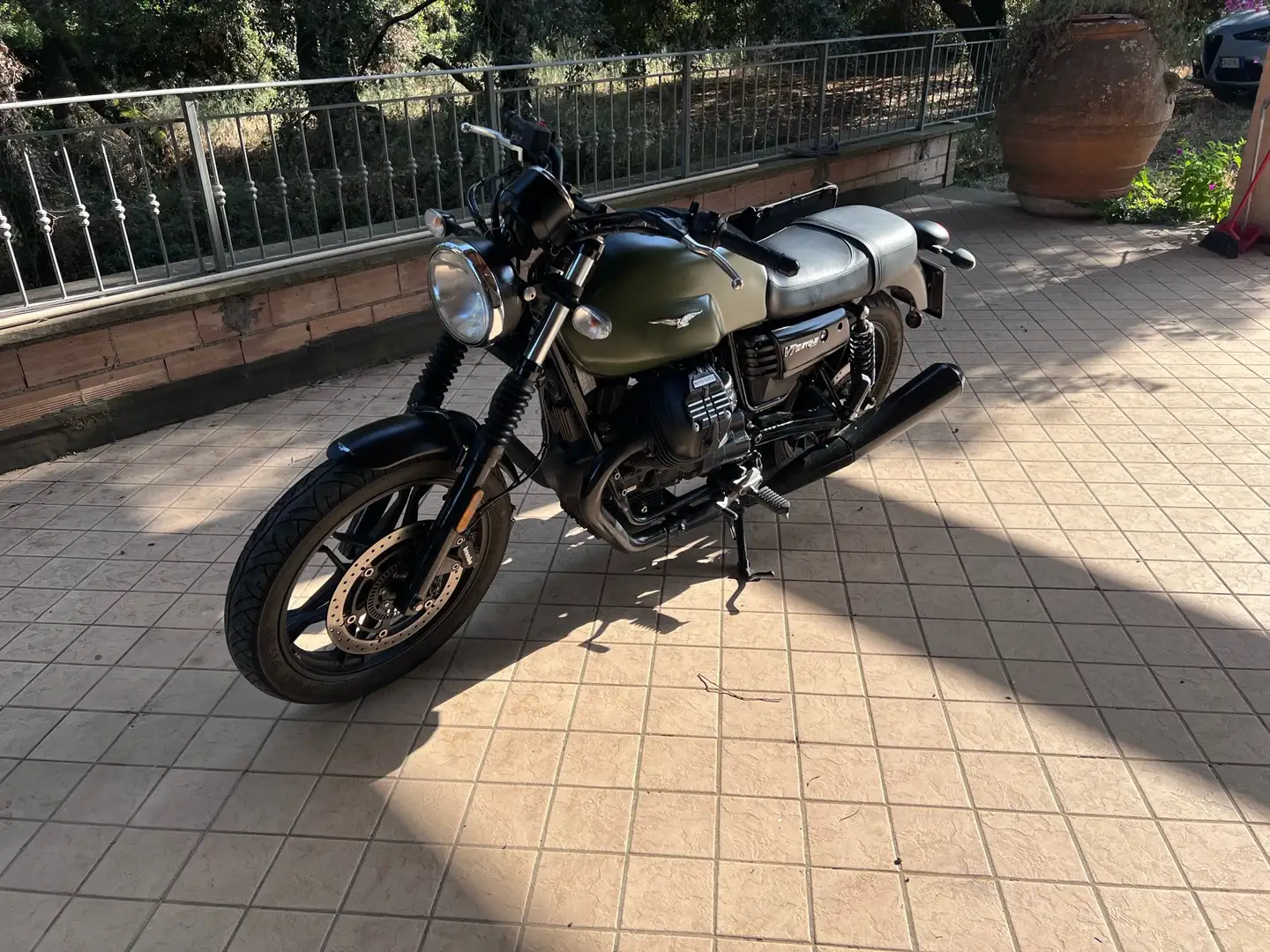 Moto Guzzi V 7 Verde - 2