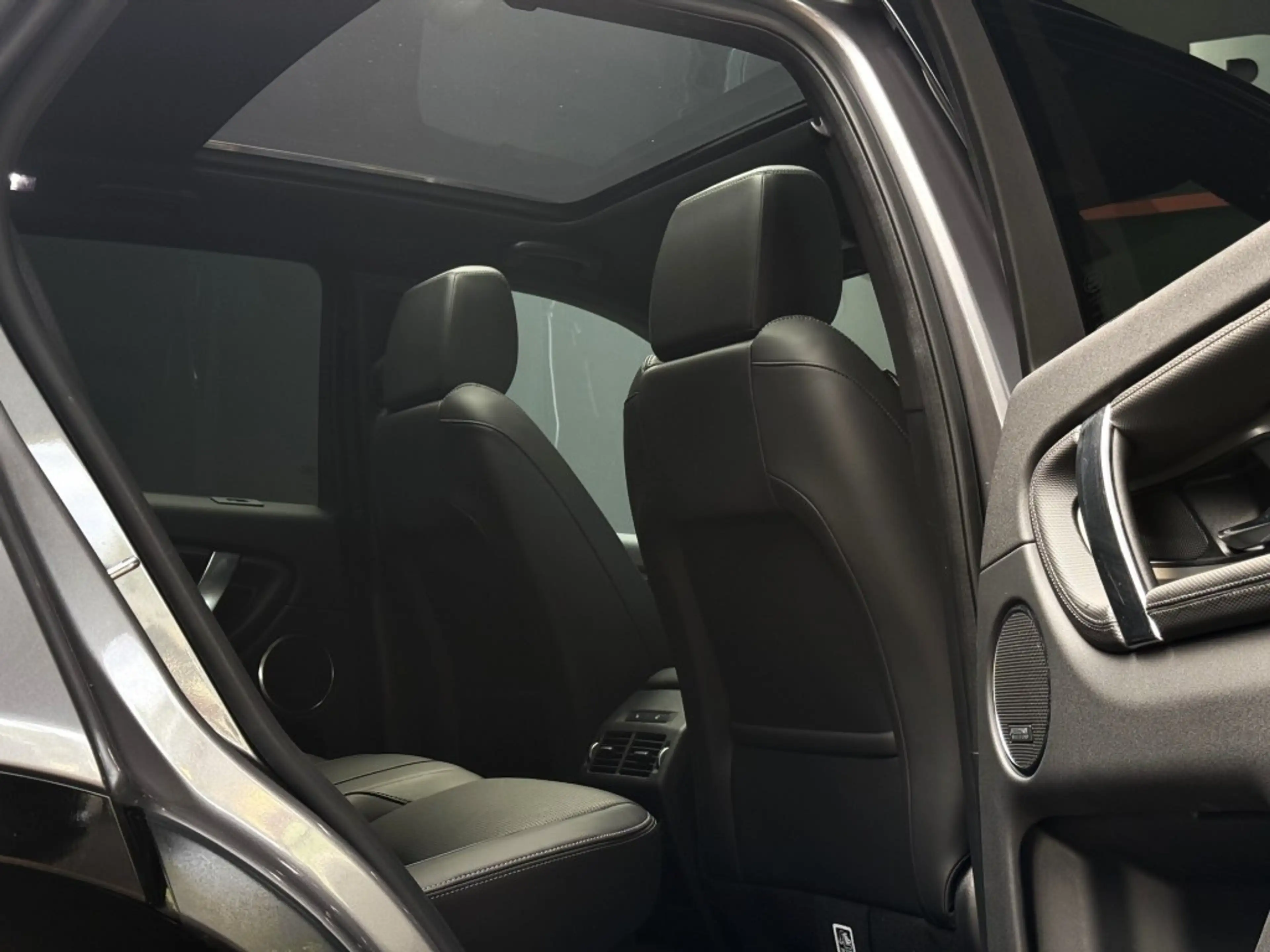 Land Rover Discovery Sport P270e SE R-Dynamic/black-pack/Leer/Eiger Grey/trek — photo 7
