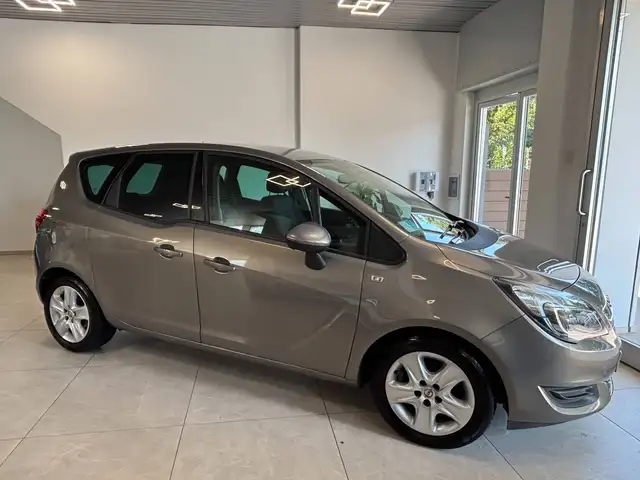 Opel Meriva view 2