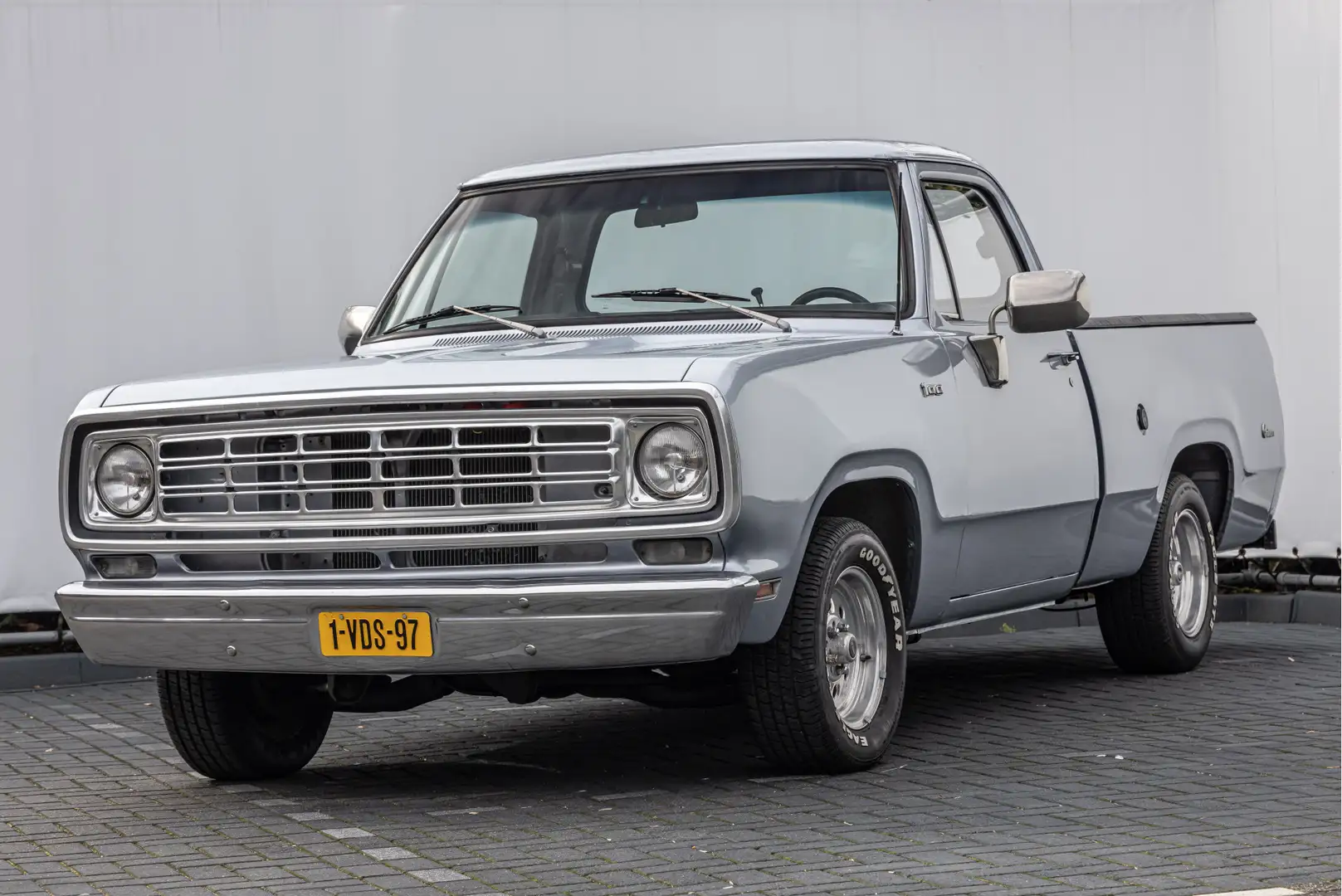 Dodge CUSTOM D-100 Pick-up - 1