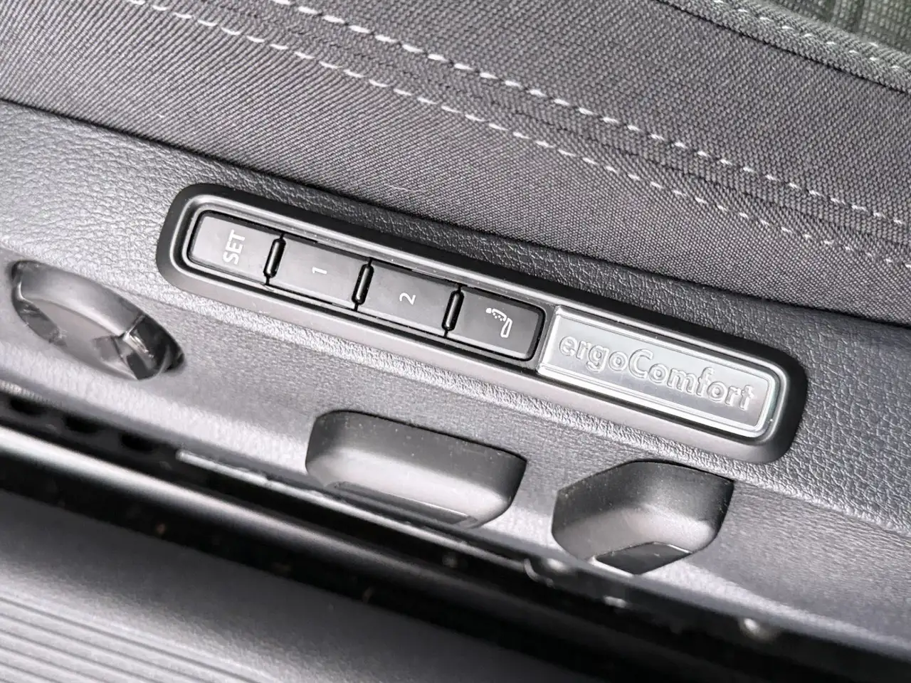 Volkswagen Passat 2.0 TDI Business Aut LED STANDHZG, миниатюра 24