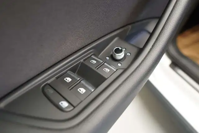 Audi A4 view 14