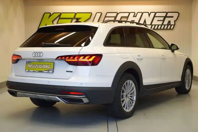 Audi A4 view 4