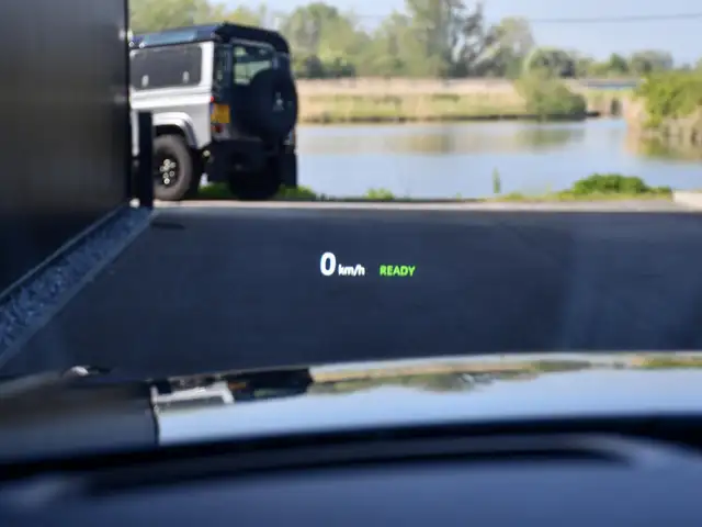 Land Rover Range Rover Velar view 11