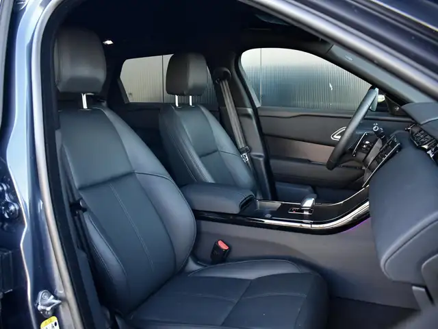 Land Rover Range Rover Velar view 8