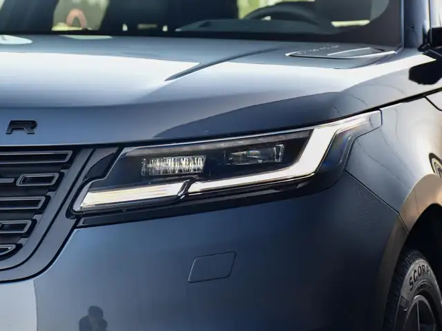 Land Rover Range Rover Velar view 13