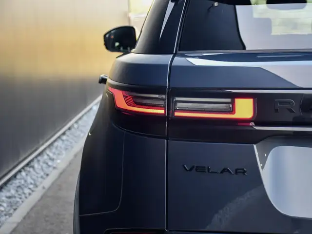 Land Rover Range Rover Velar view 15